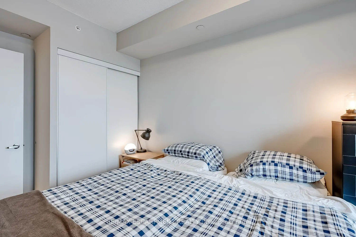 5240 Dundas Street #604