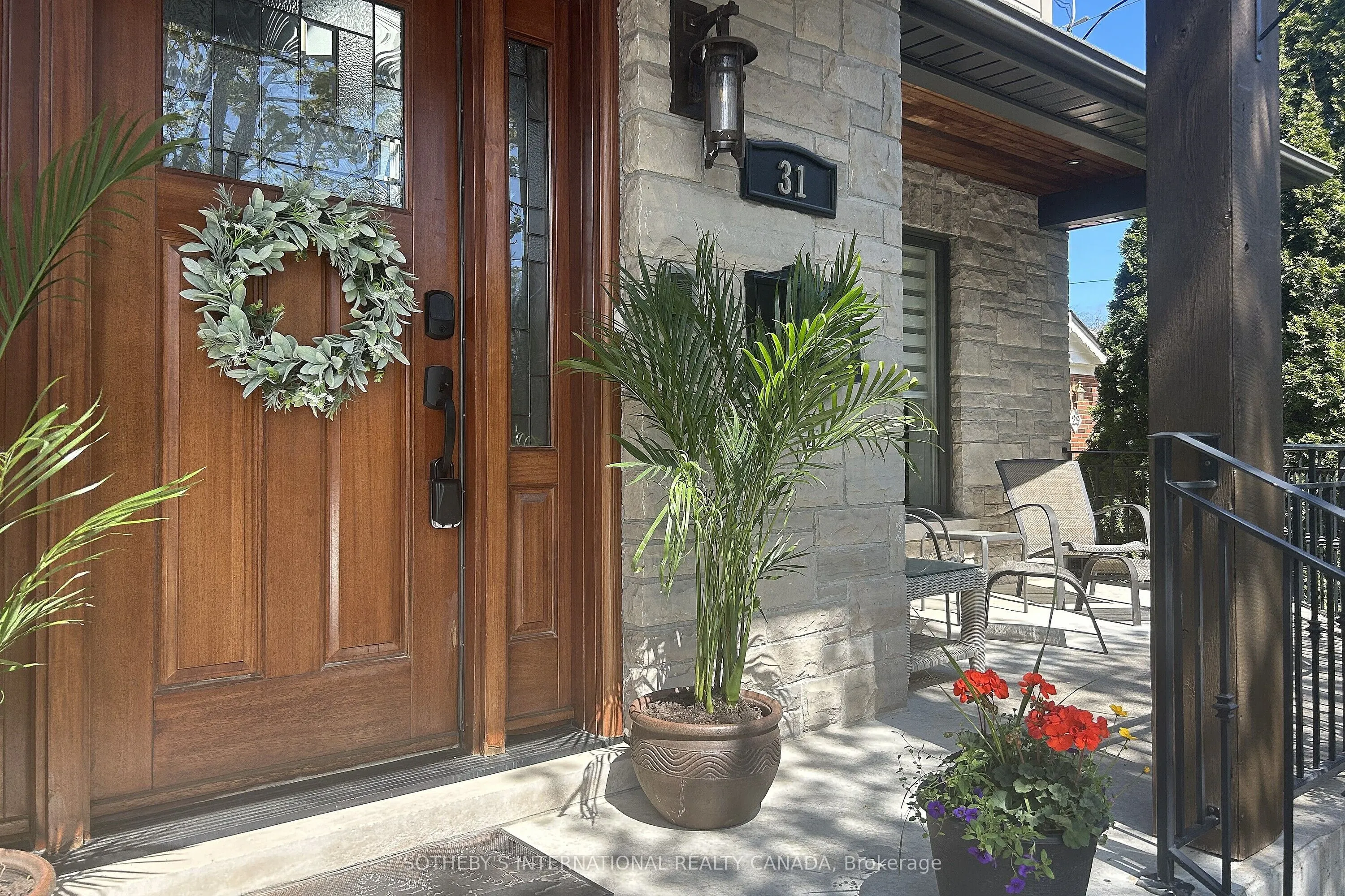 31 Maple Avenue N