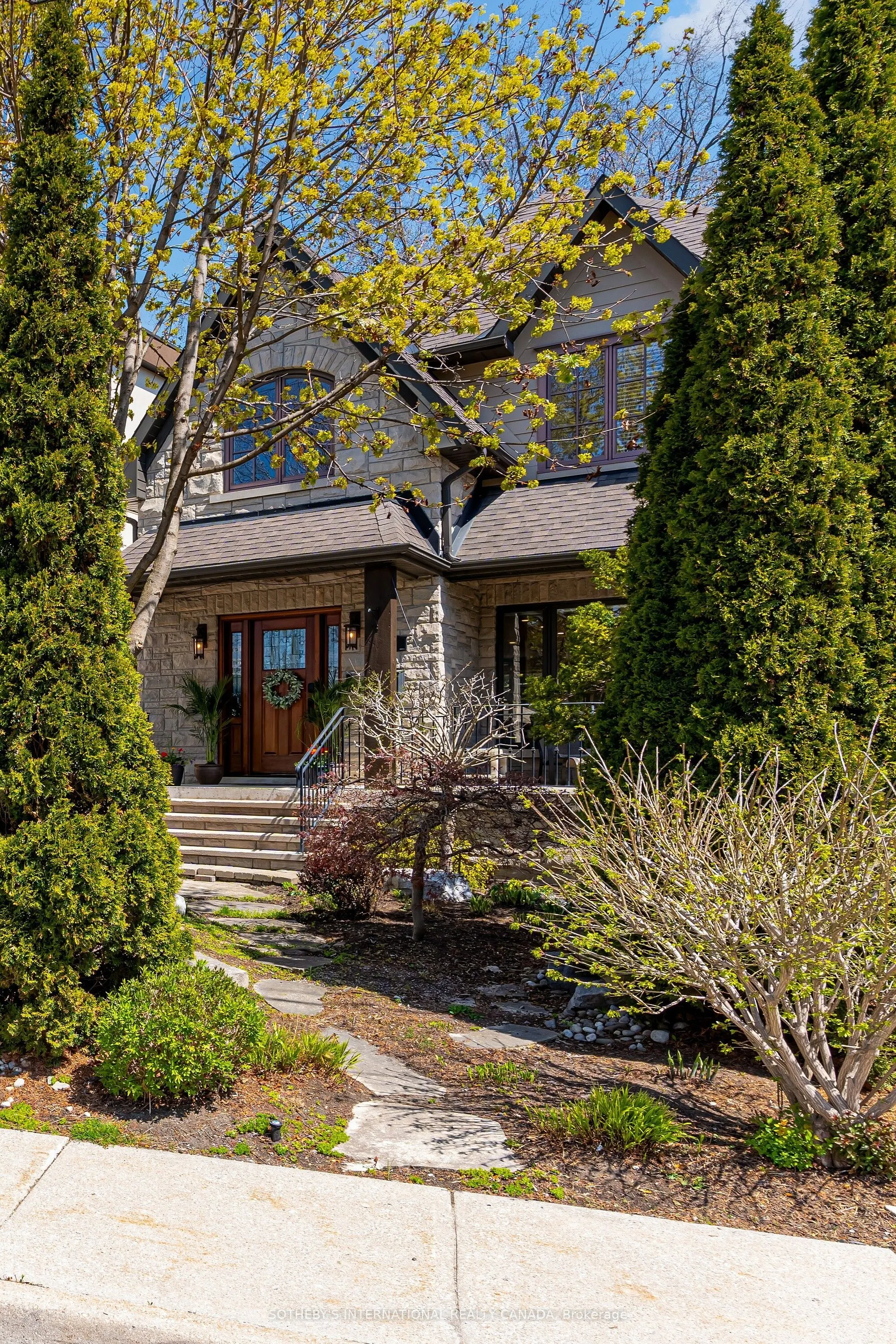 31 Maple Avenue N