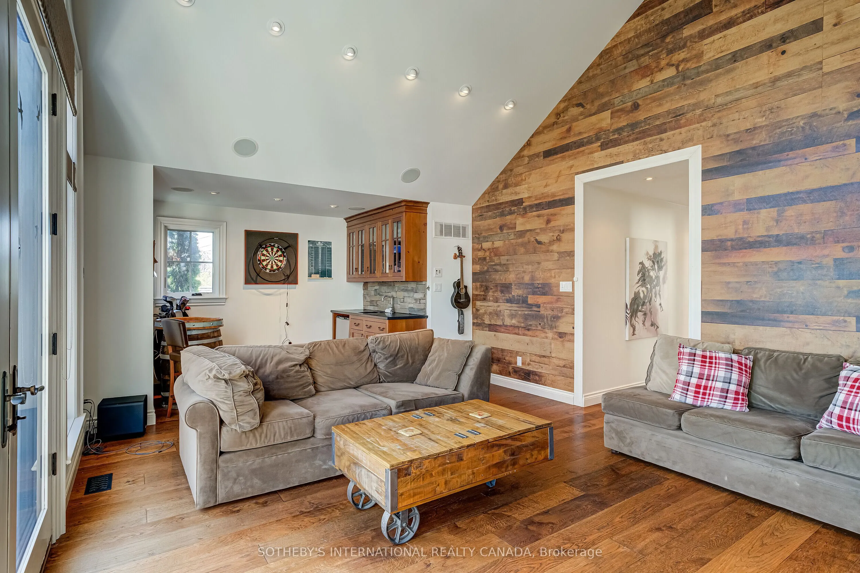 31 Maple Avenue N