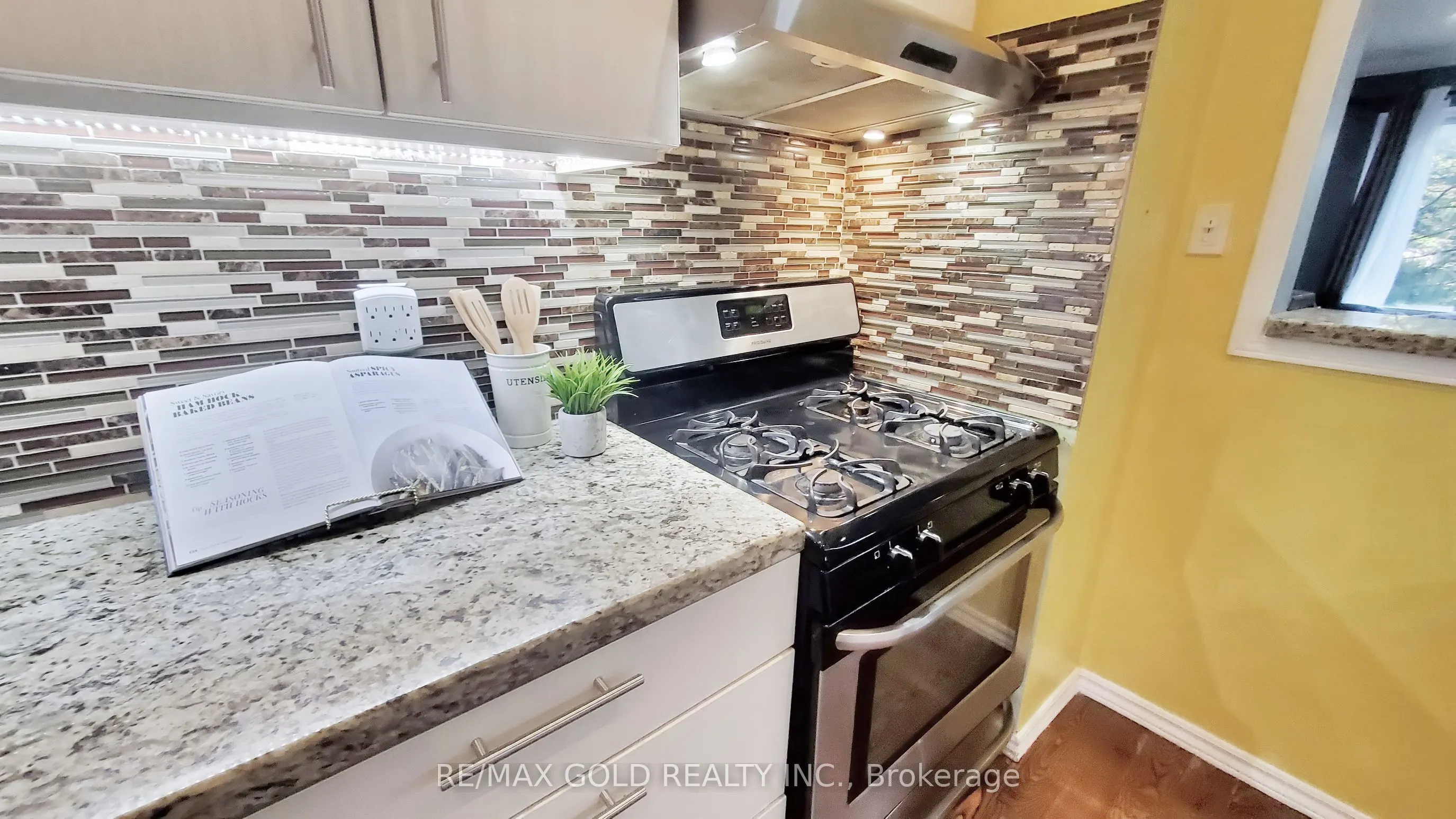 18 Carleton Place #18