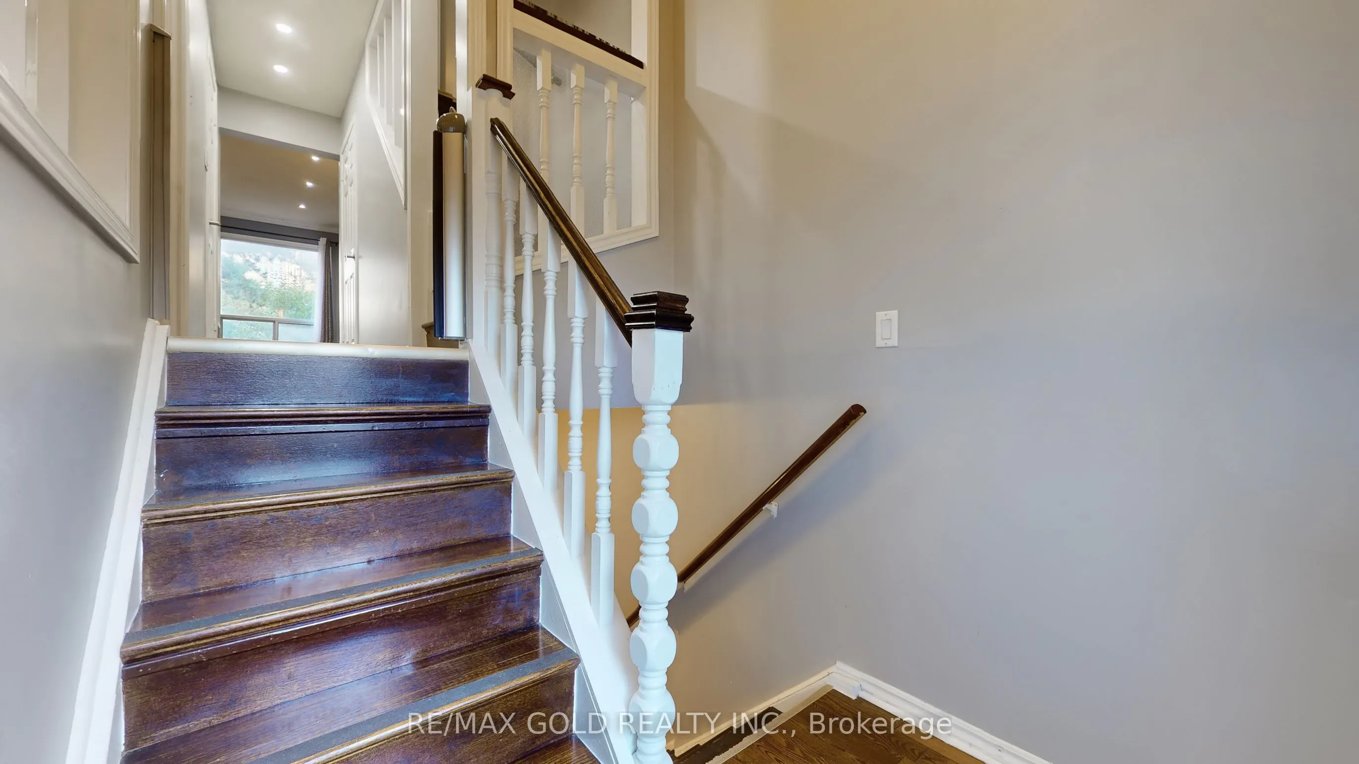 18 Carleton Place #18