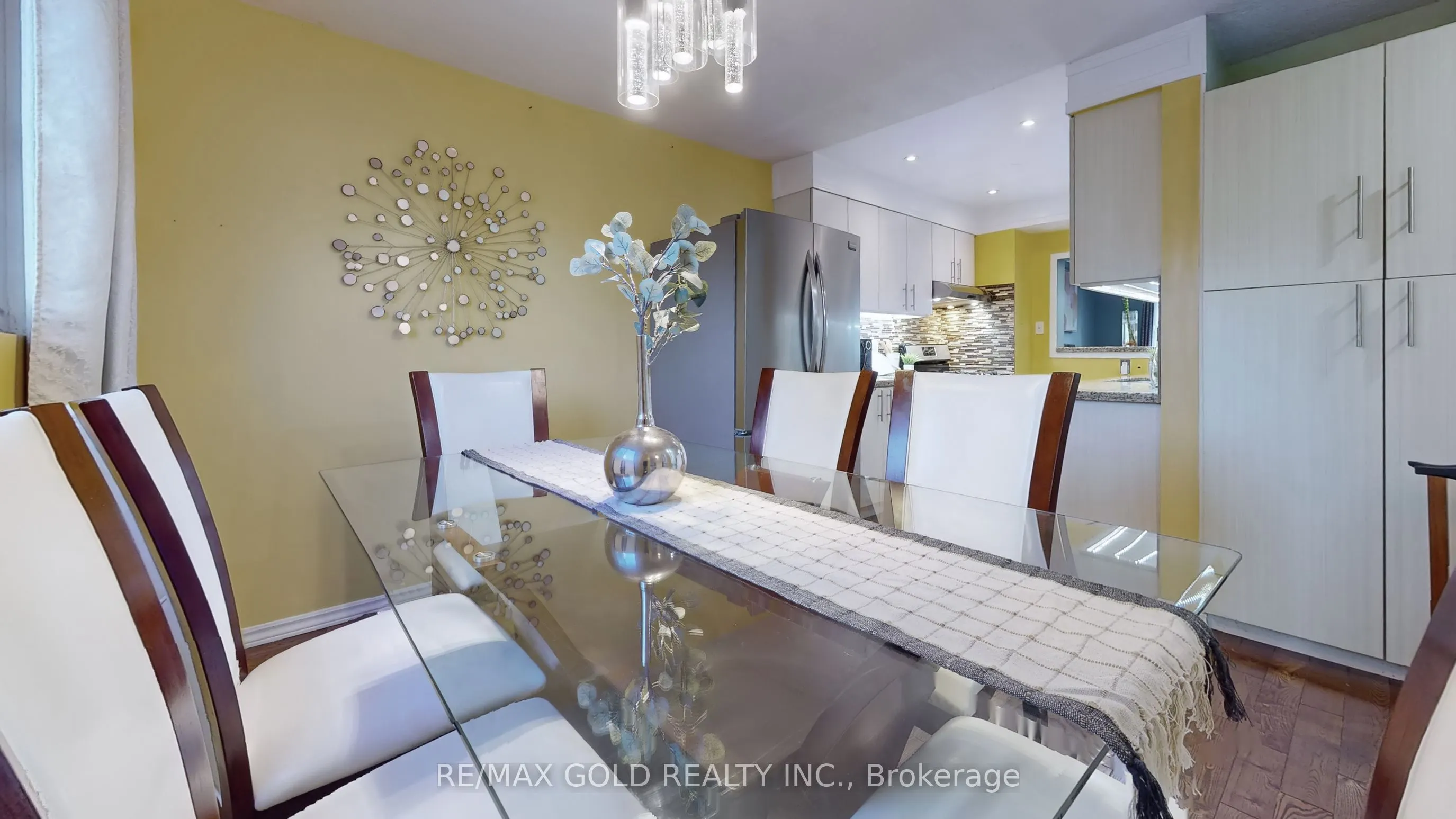 18 Carleton Place #18