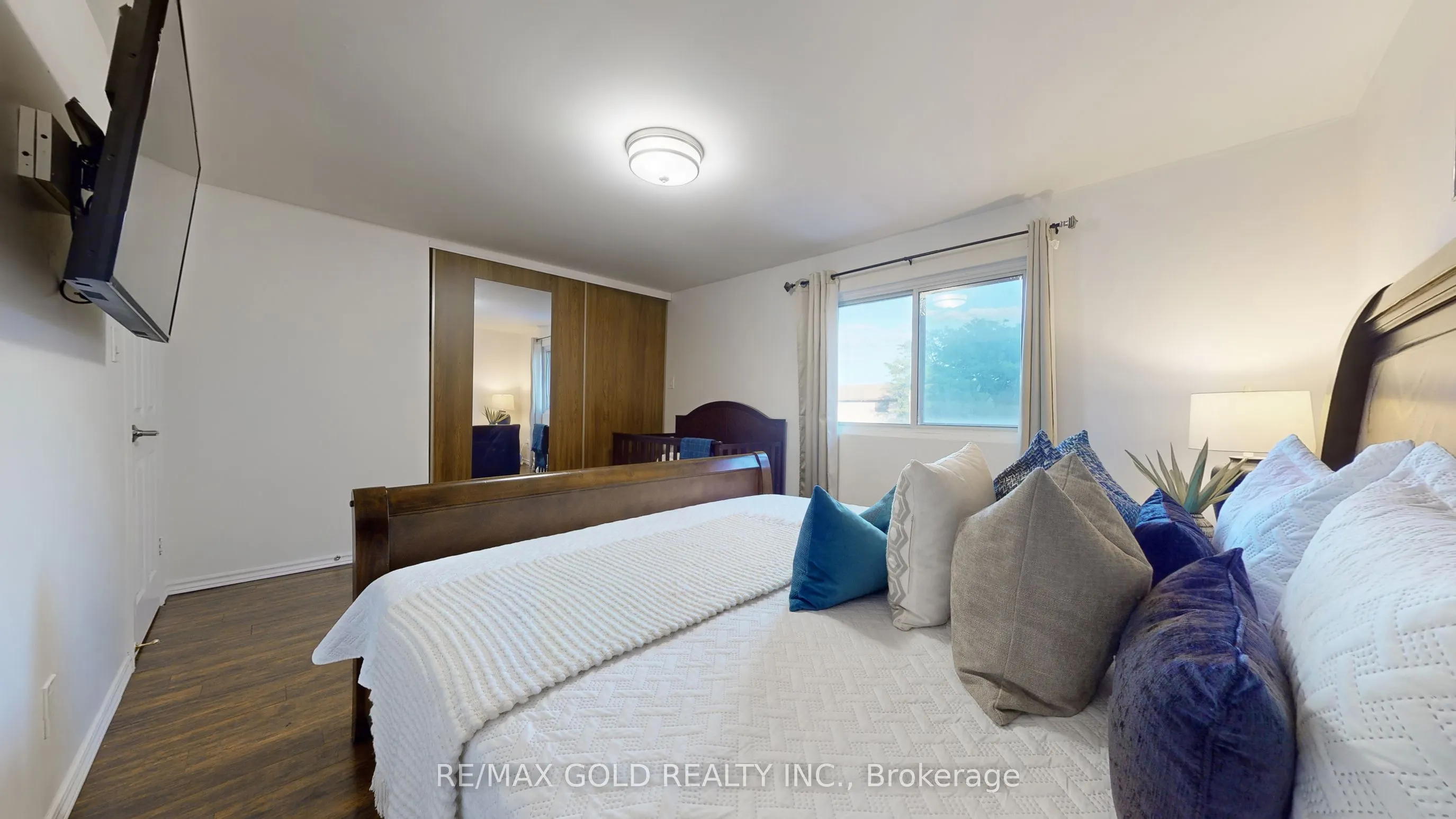18 Carleton Place #18