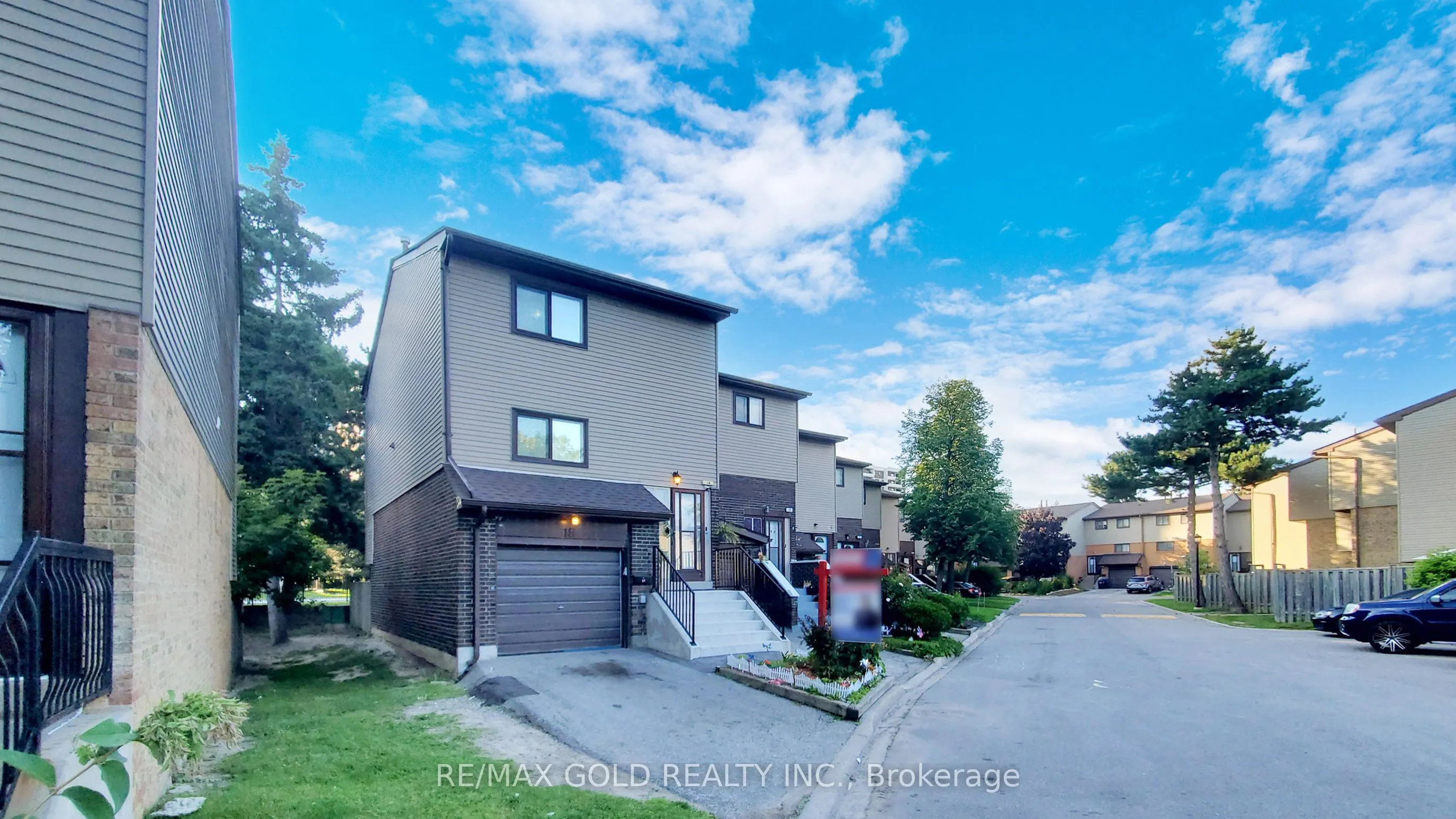 18 Carleton Place #18