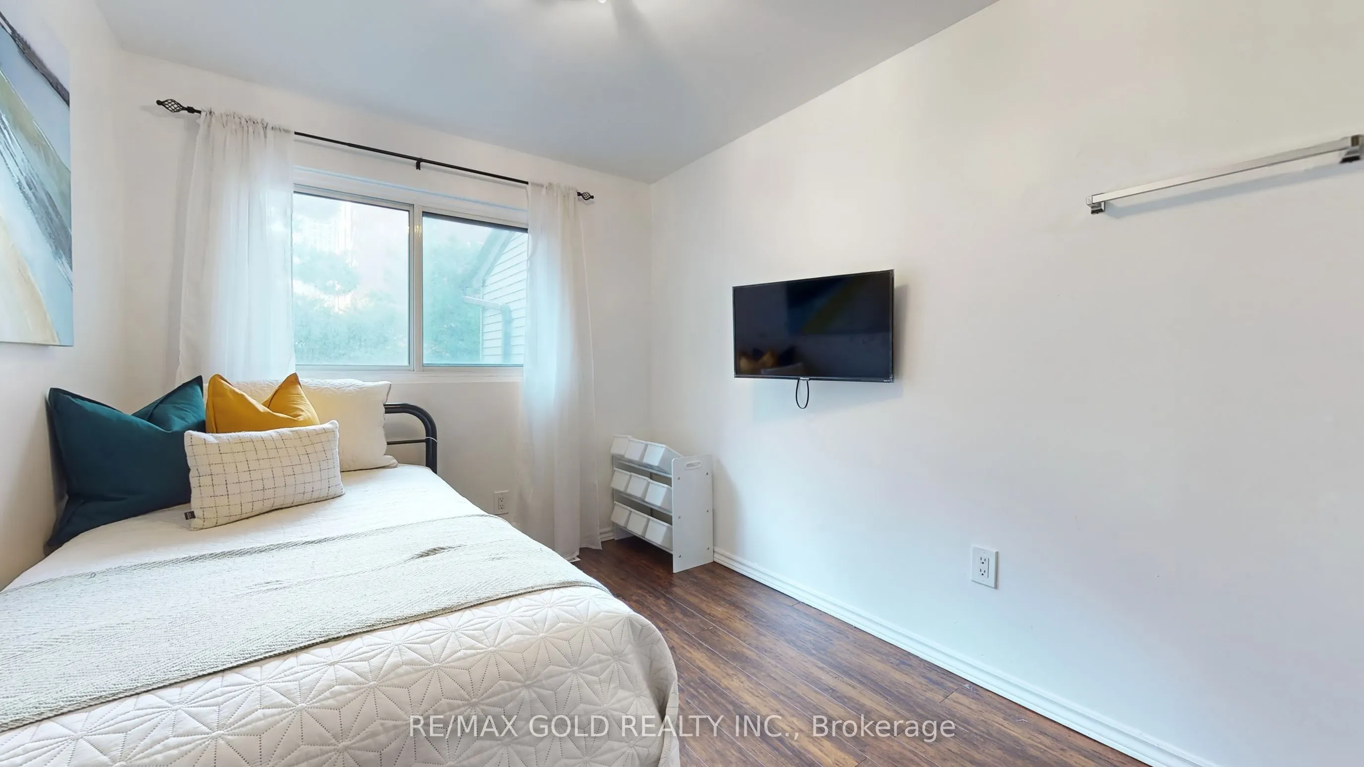 18 Carleton Place #18