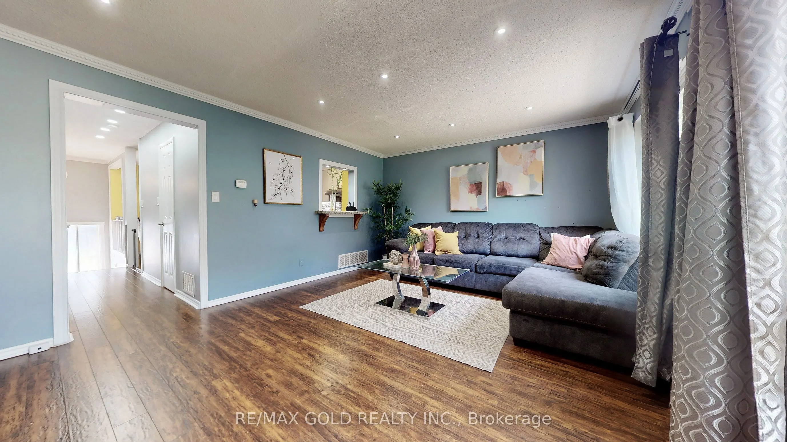 18 Carleton Place #18