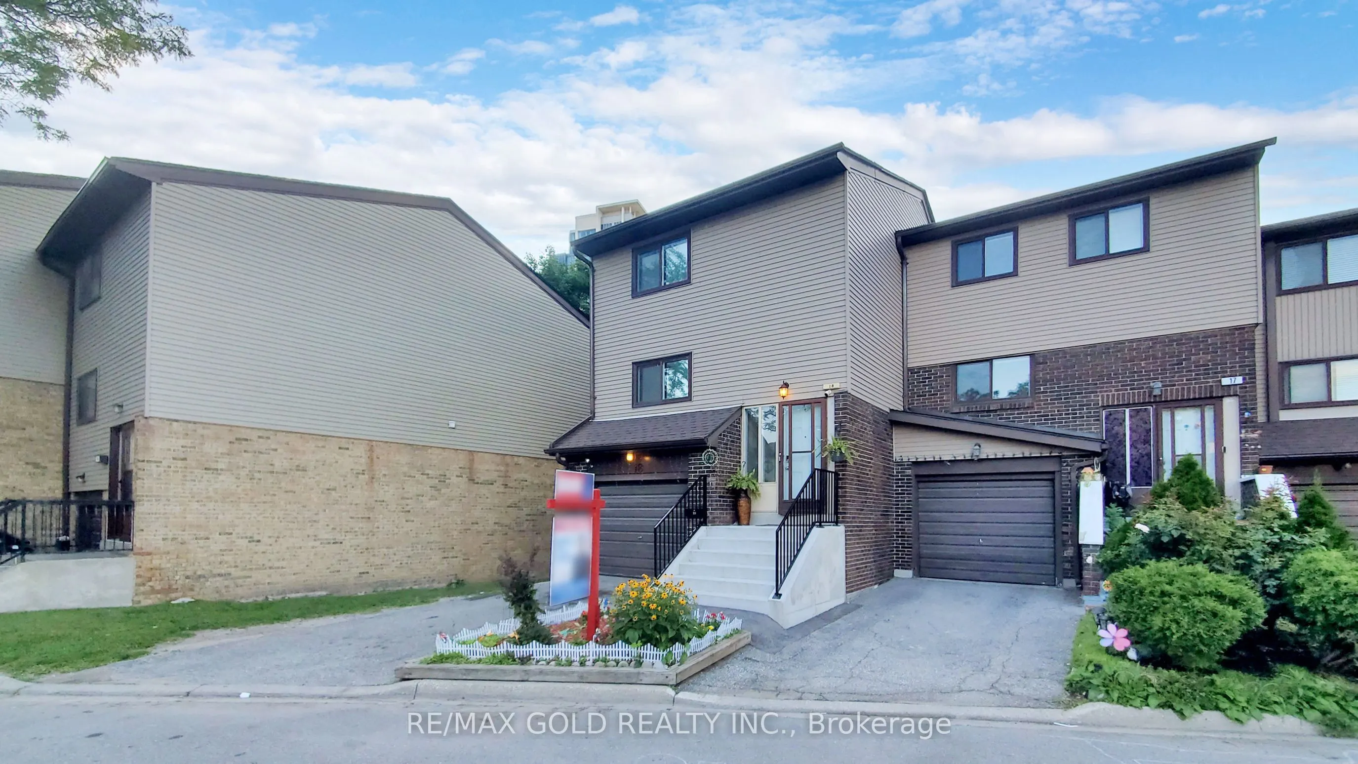 18 Carleton Place #18