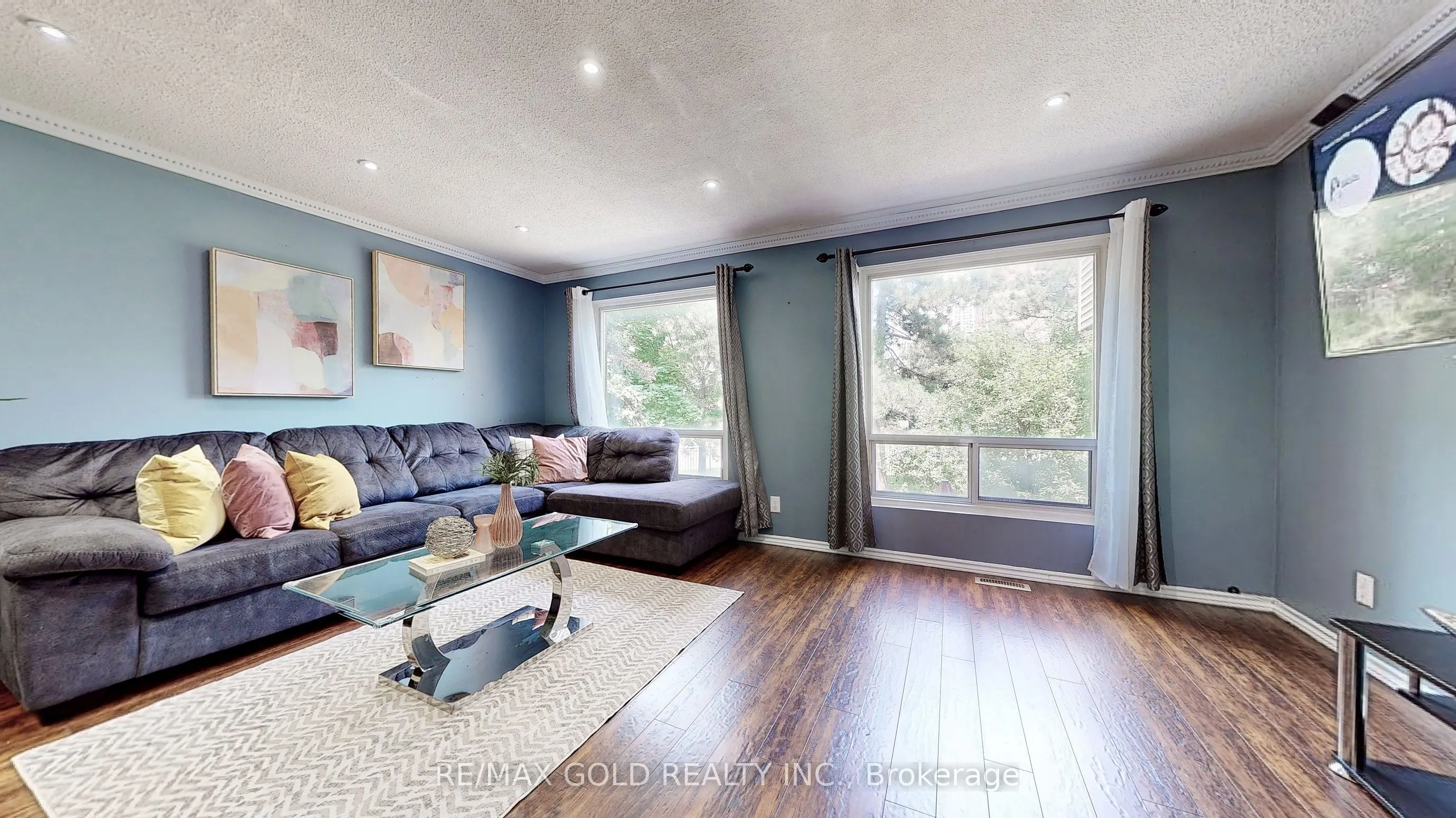 18 Carleton Place #18