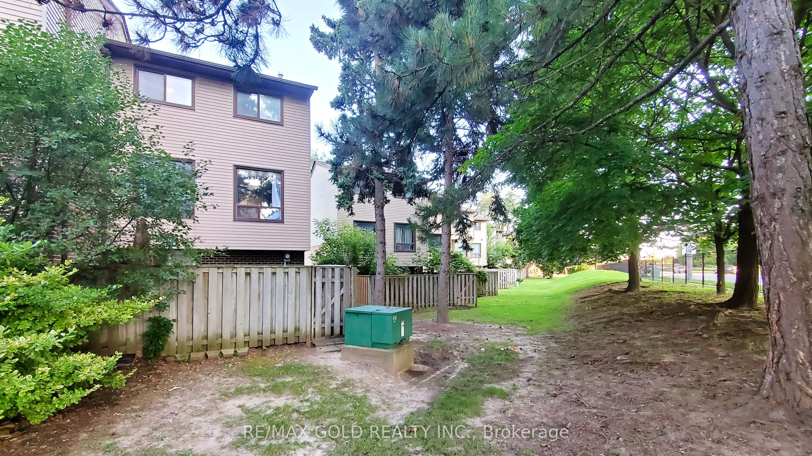 18 Carleton Place #18