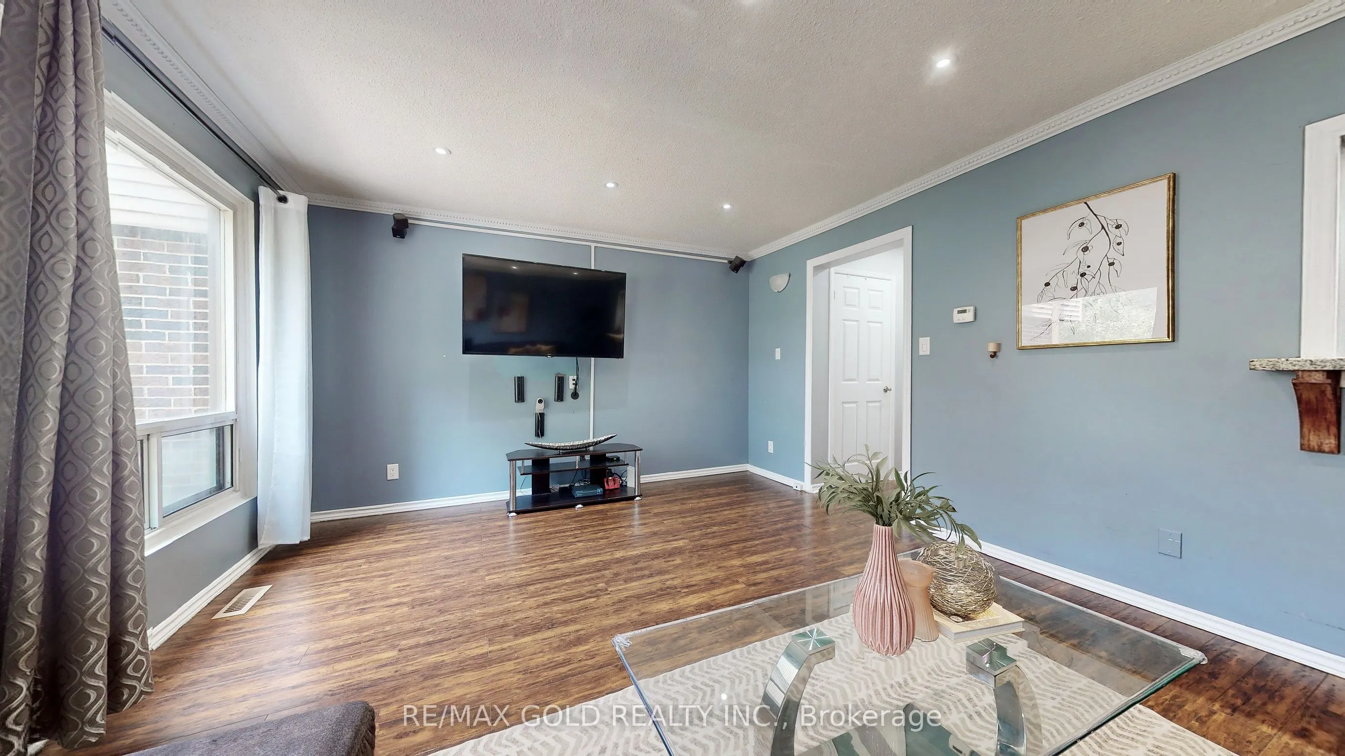 18 Carleton Place #18