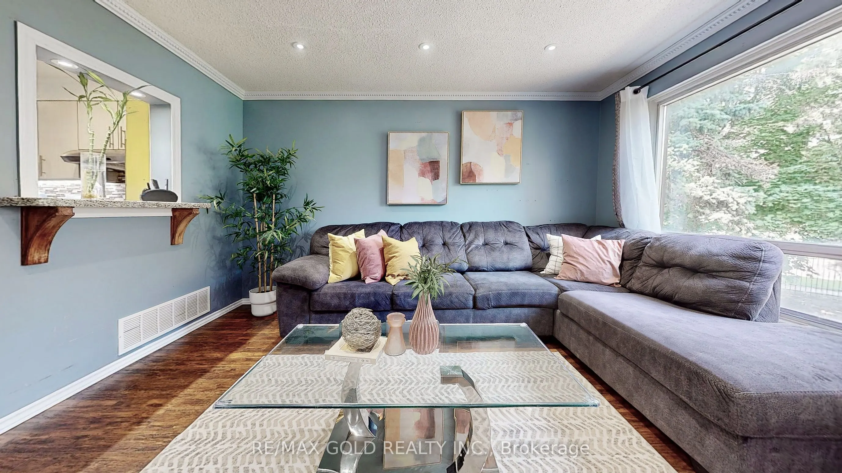 18 Carleton Place #18