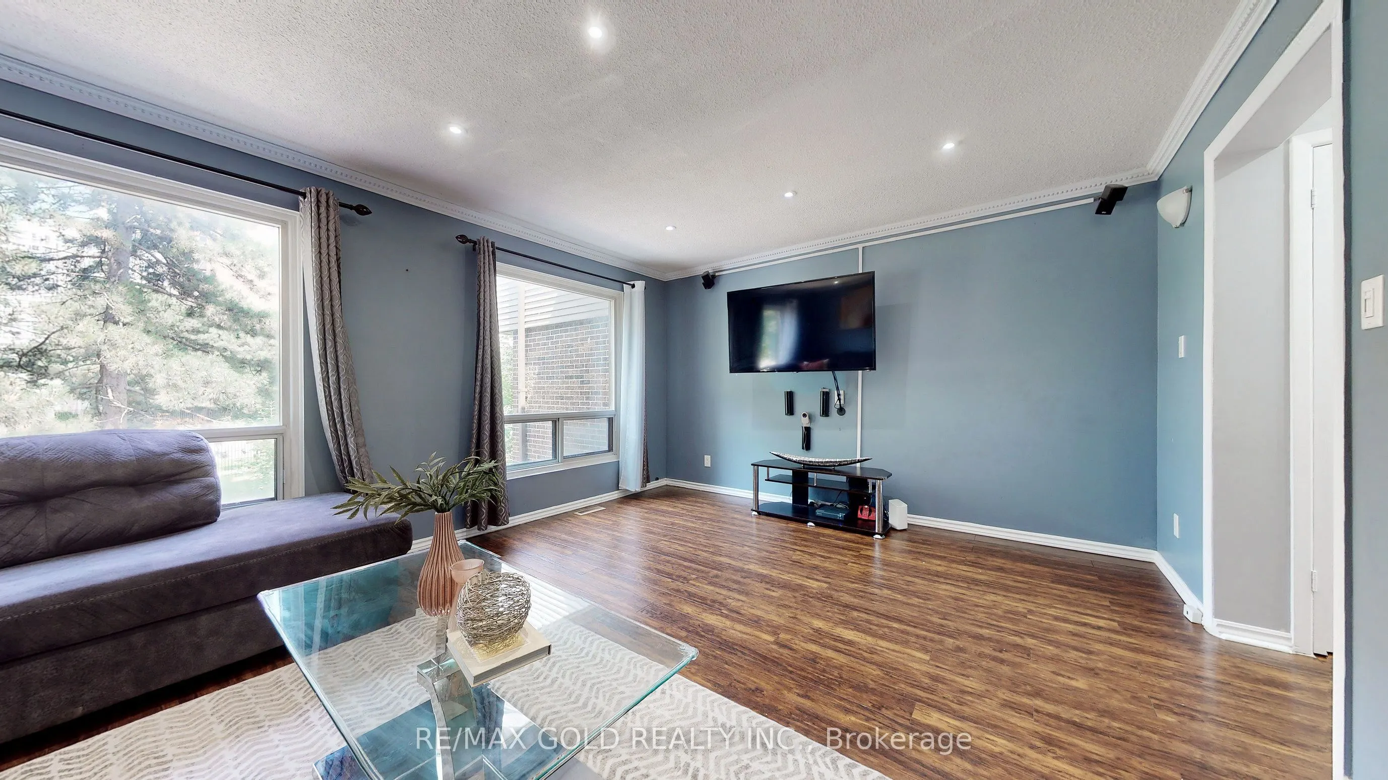 18 Carleton Place #18