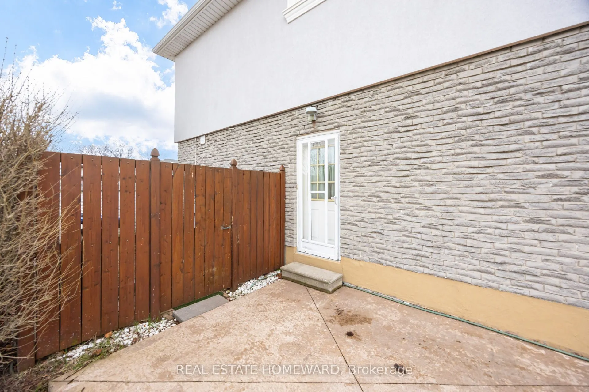 783 Dodsworth Crescent