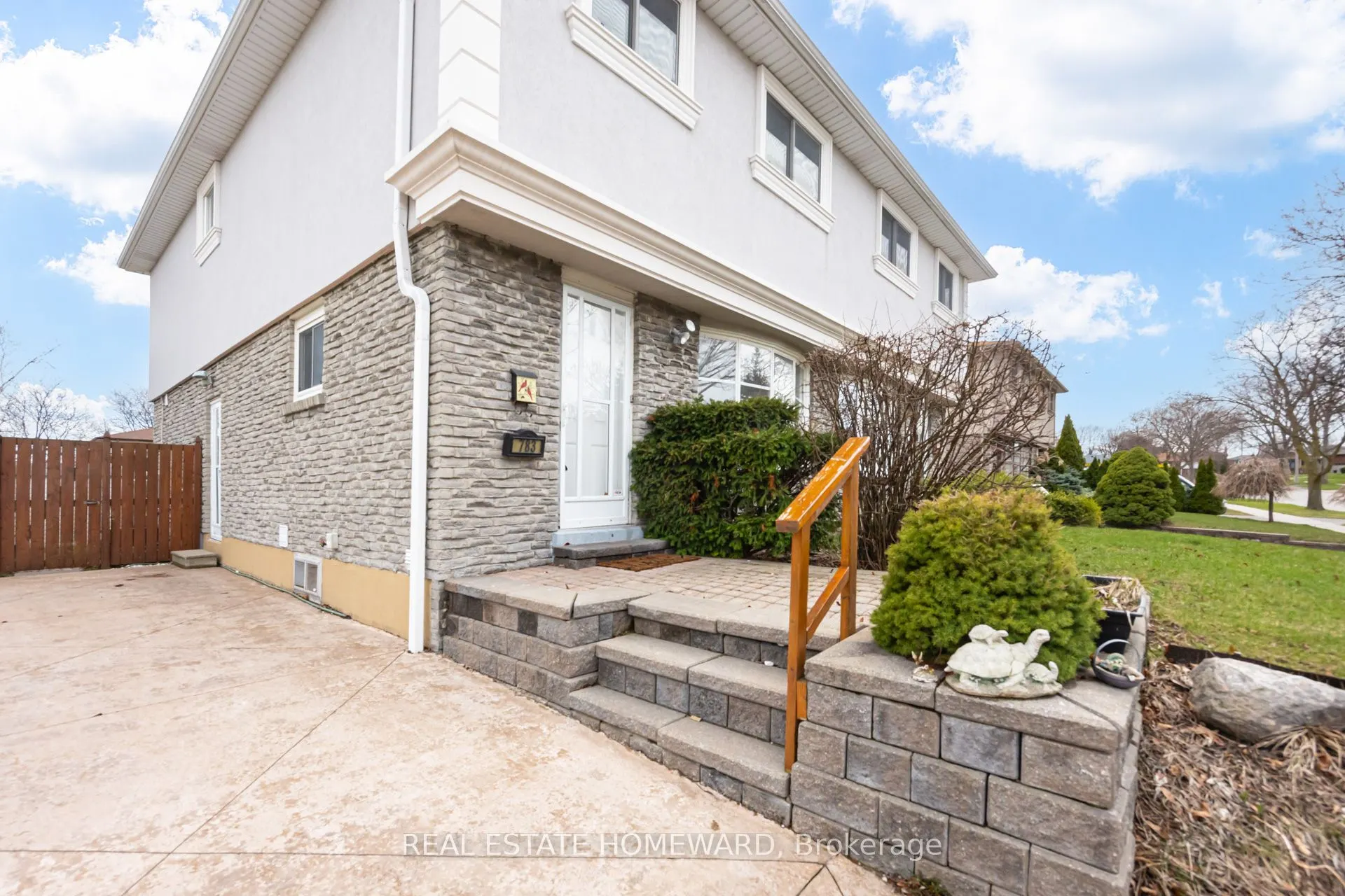783 Dodsworth Crescent