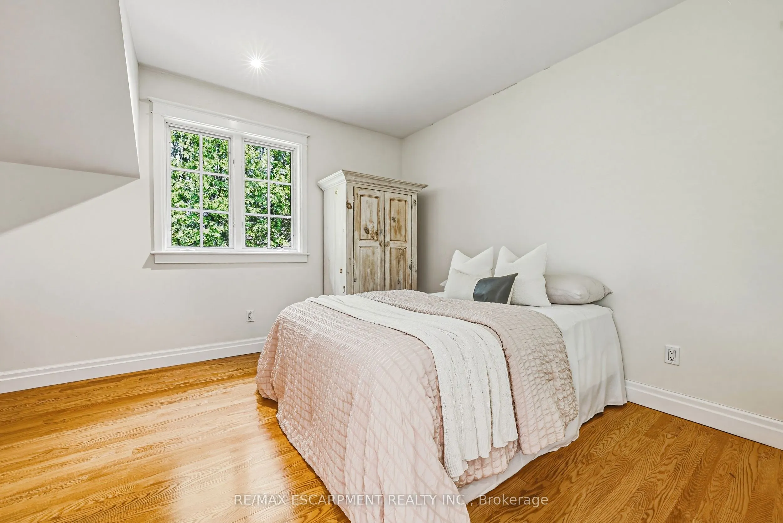 7 Colonial Crescent