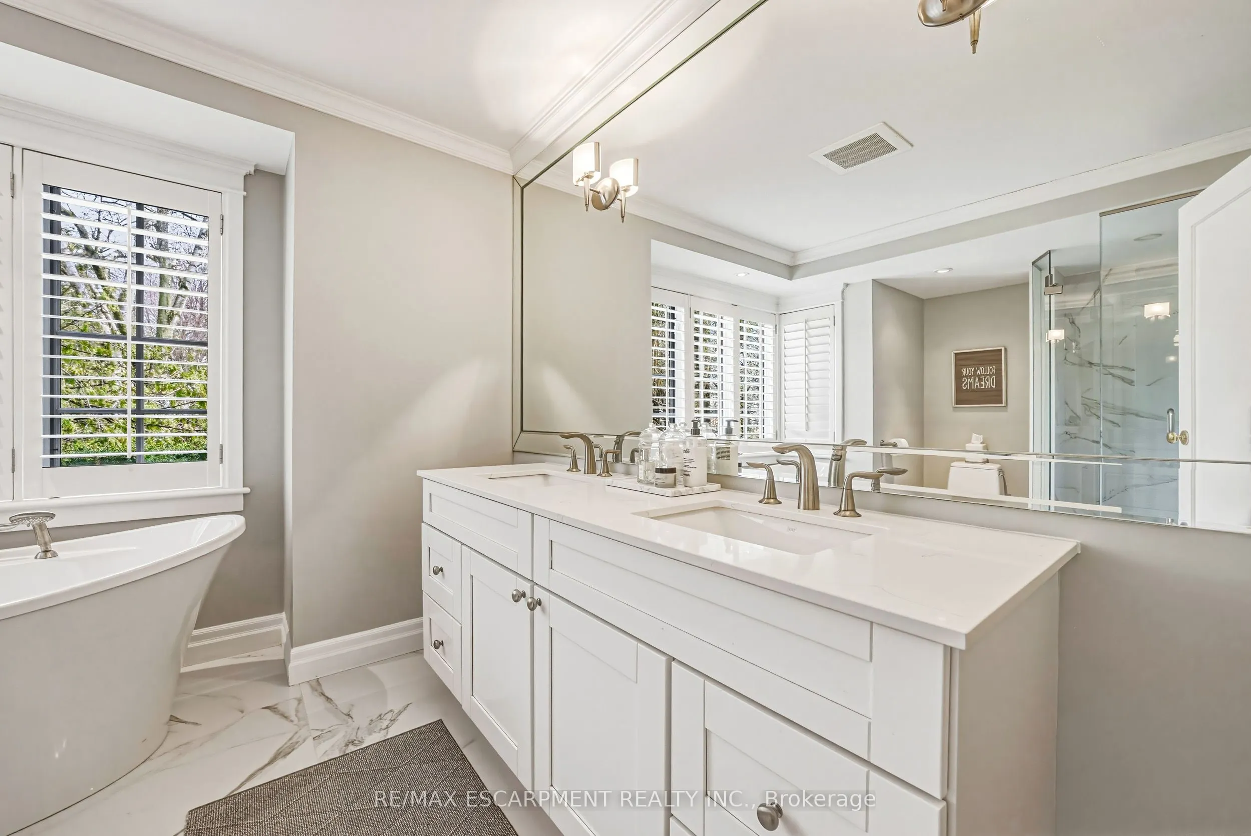 7 Colonial Crescent