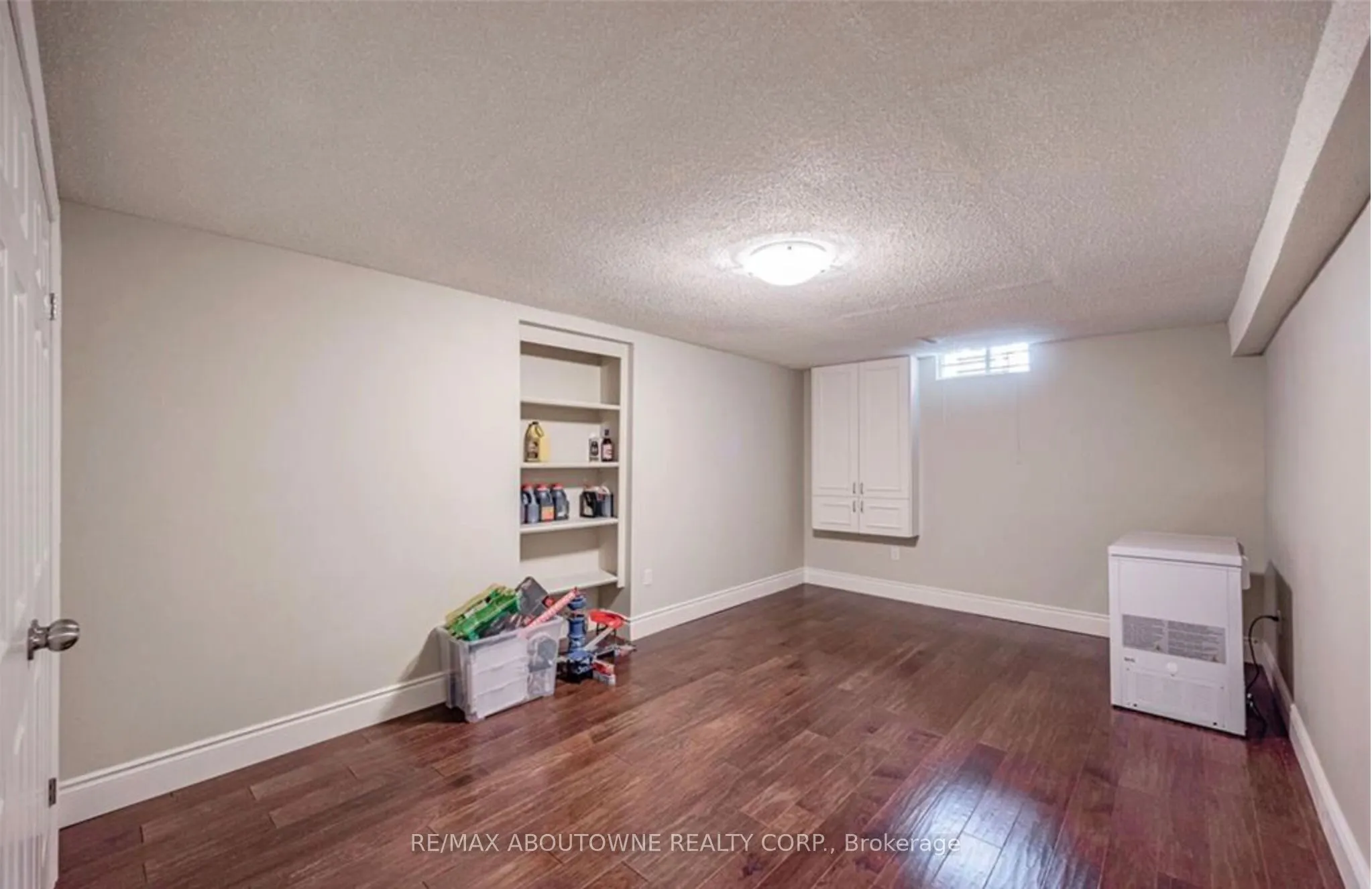 500 BLENHEIM Crescent