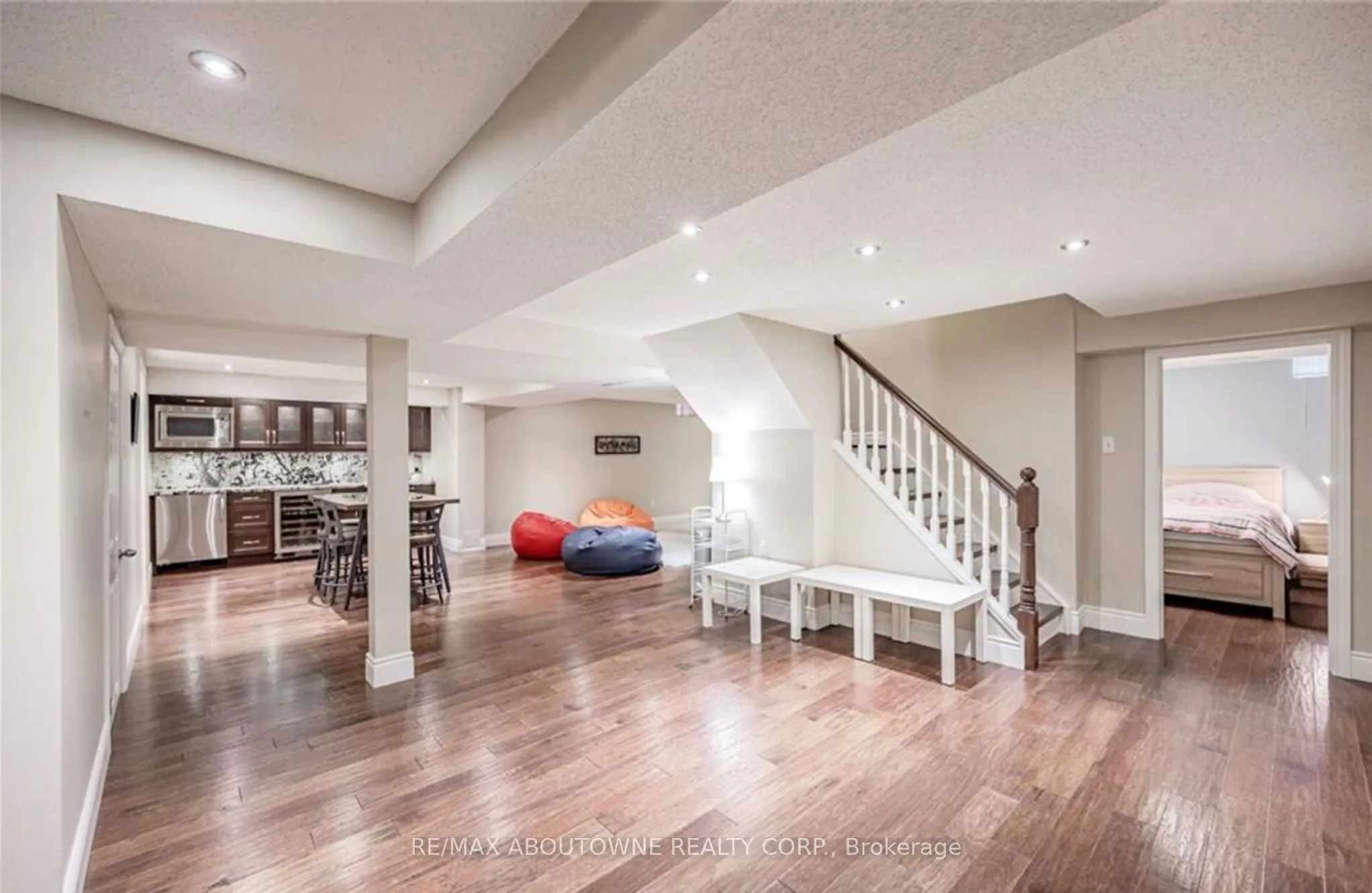 500 BLENHEIM Crescent