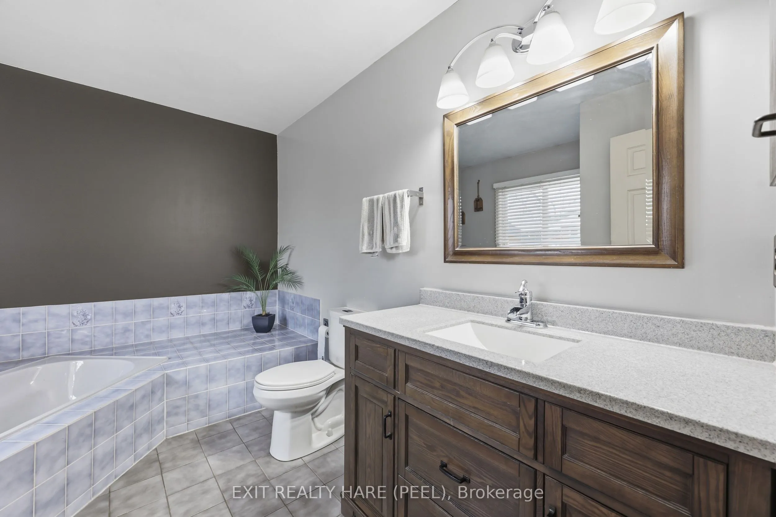 77 Lord Simcoe Drive