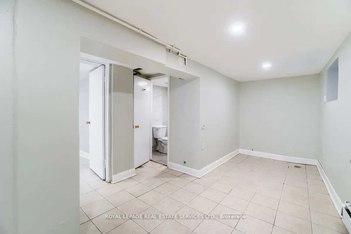 31 Tyndall Avenue