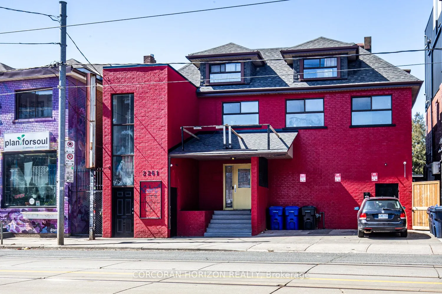 2261 Dundas Street