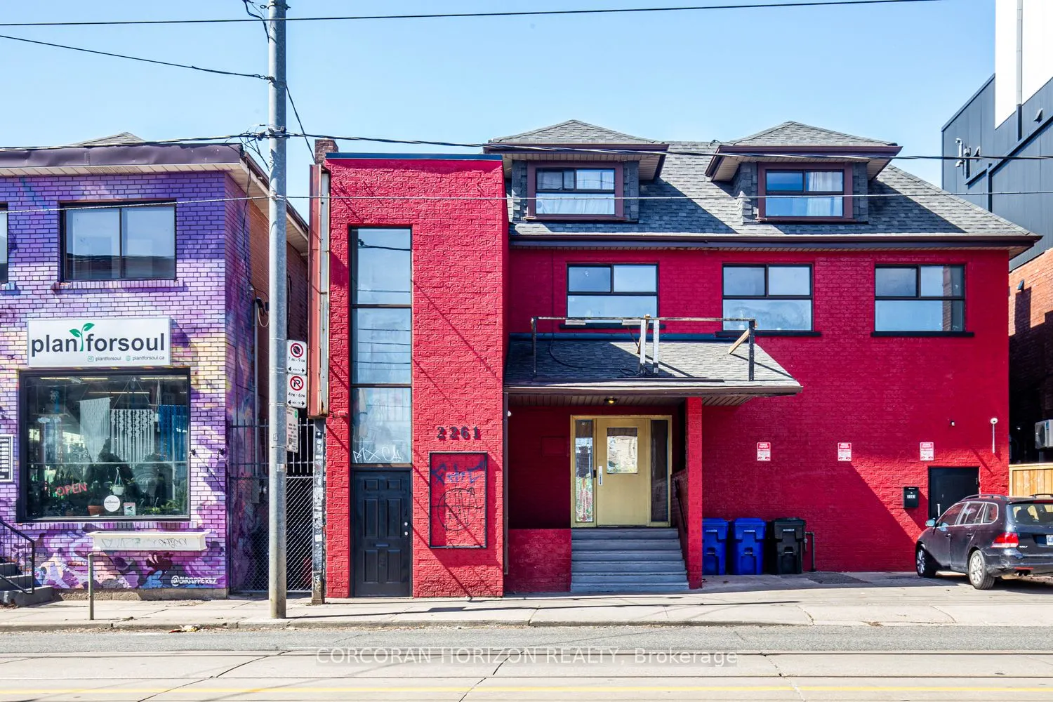 2261 Dundas Street