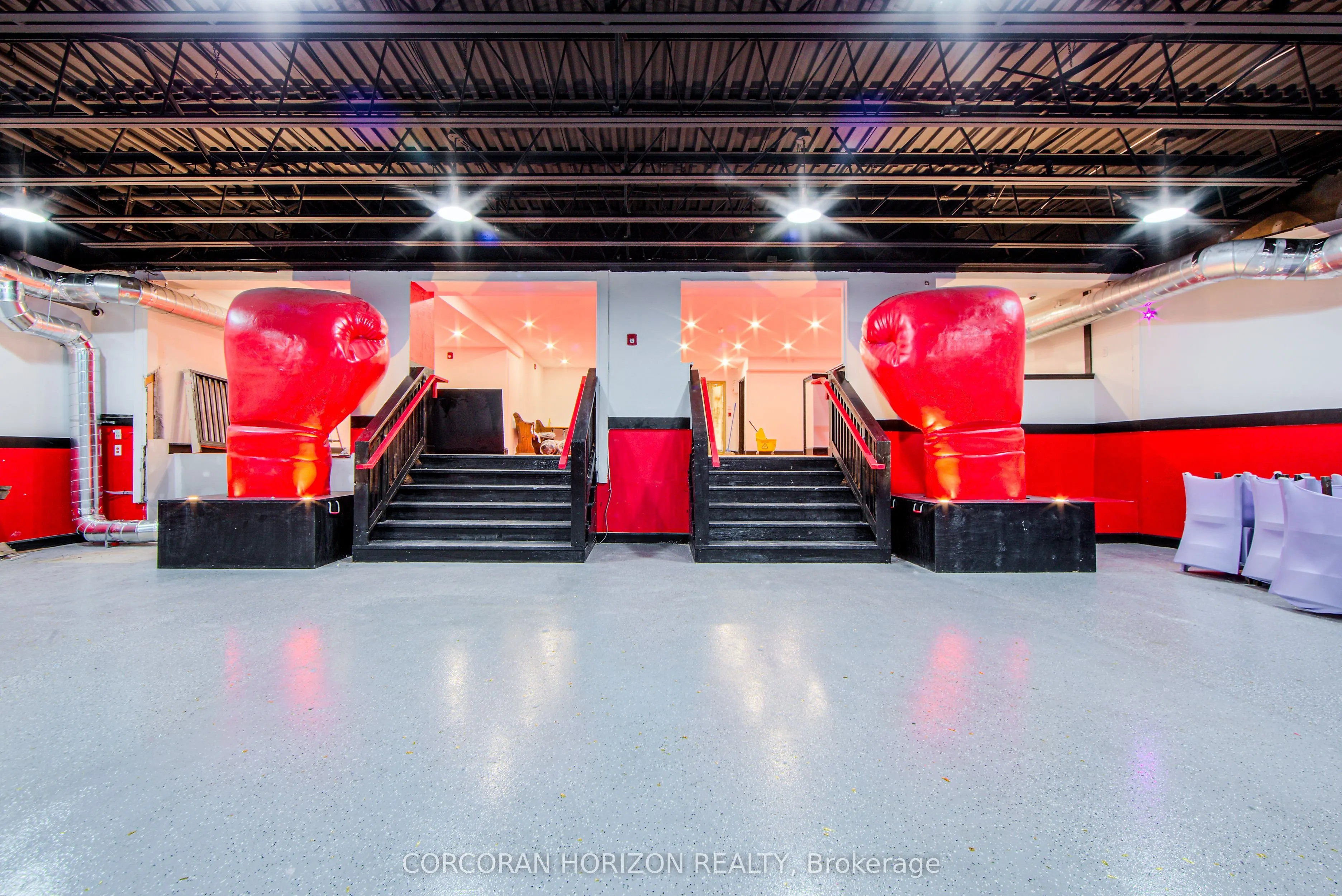 2261 Dundas Street