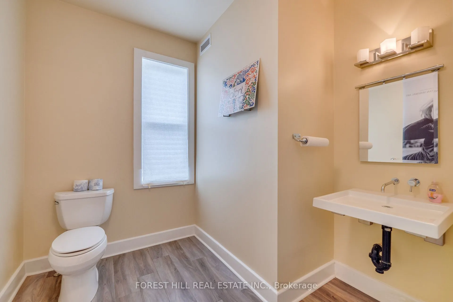 201 Queen Street S