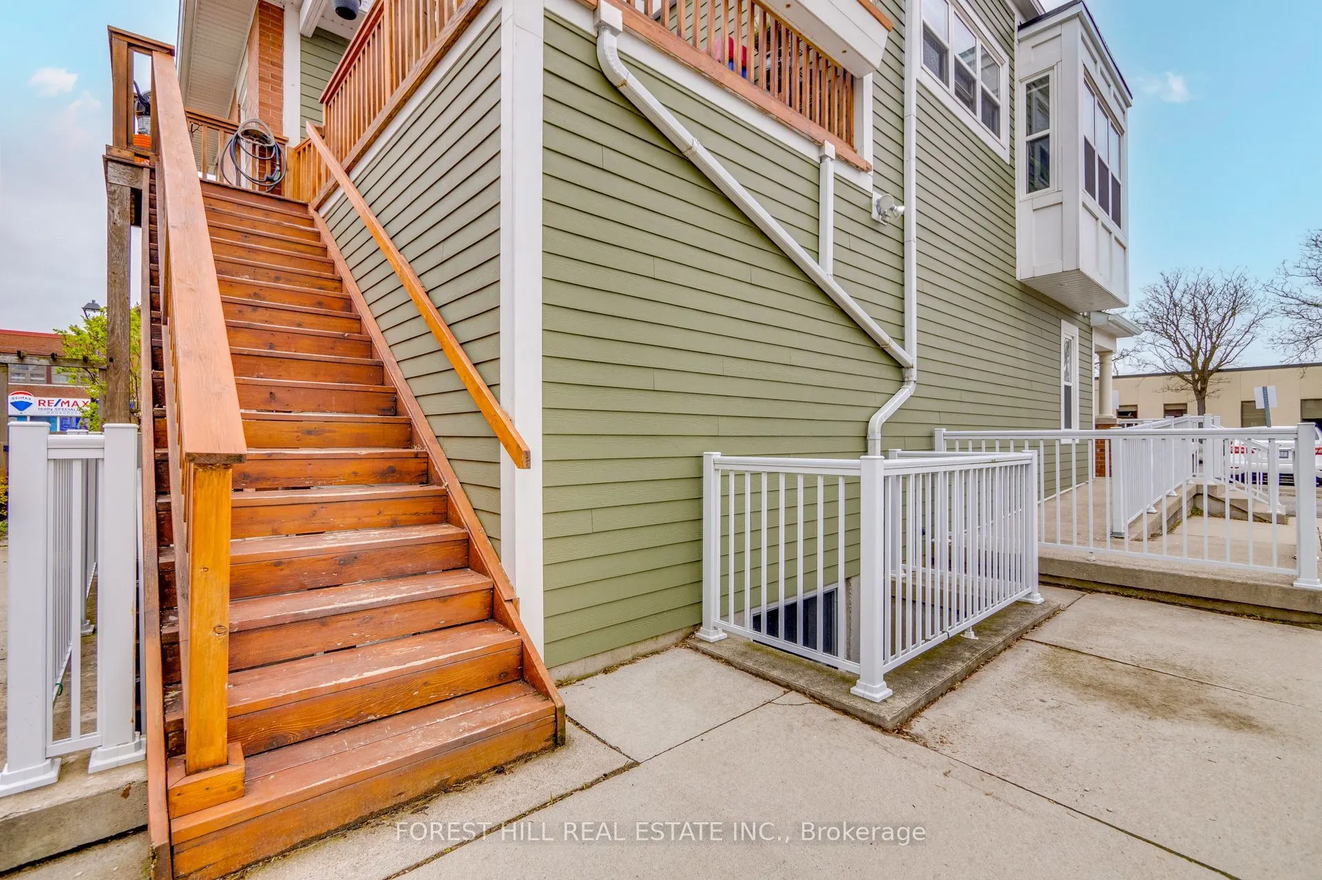 201 Queen Street S