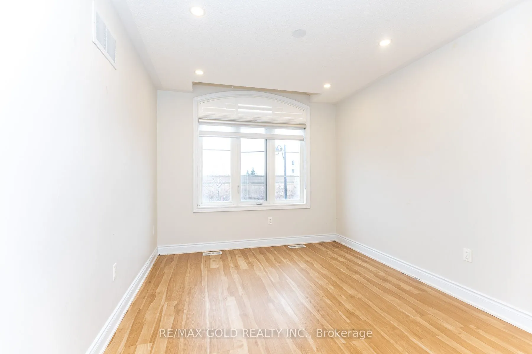 943 Transom Crescent