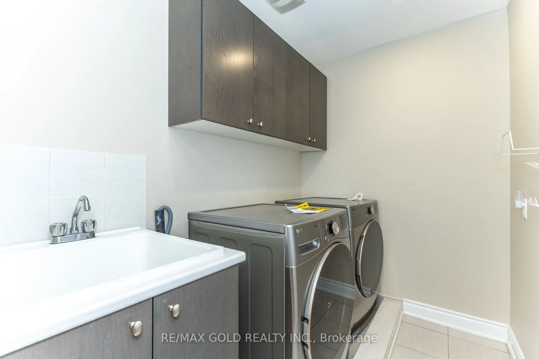 943 Transom Crescent
