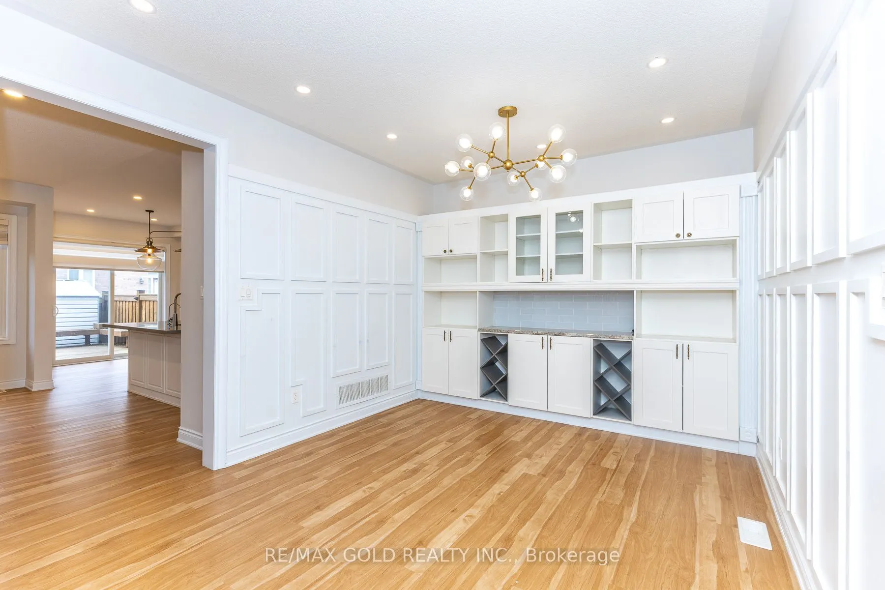 943 Transom Crescent