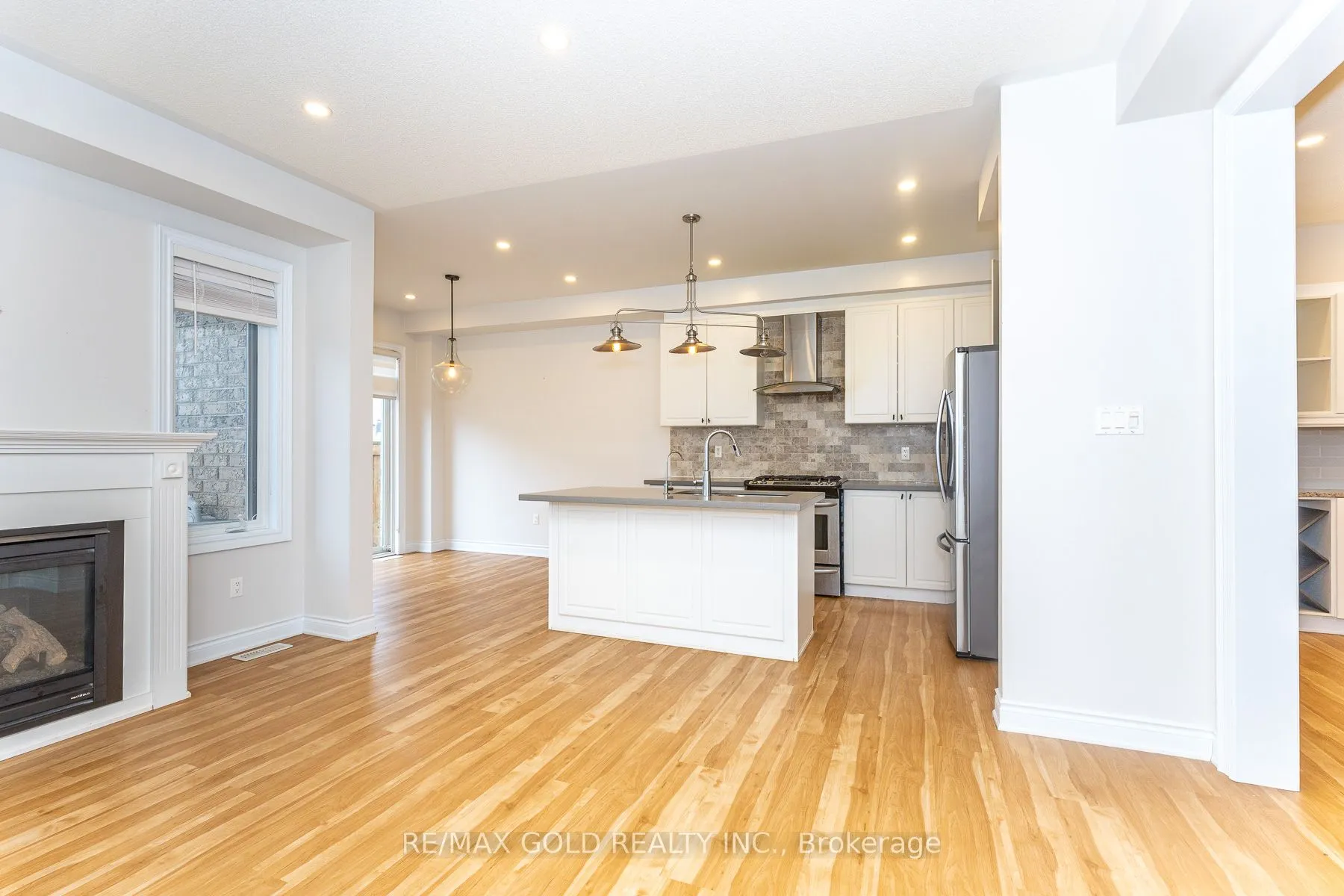 943 Transom Crescent