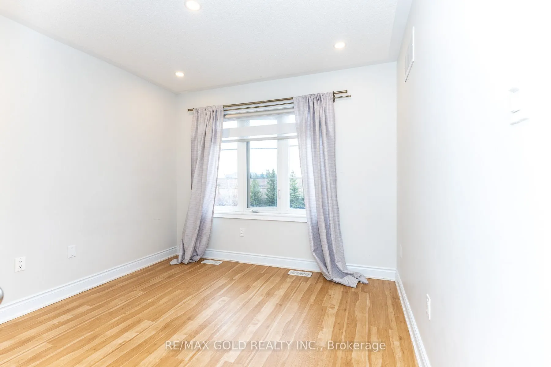 943 Transom Crescent