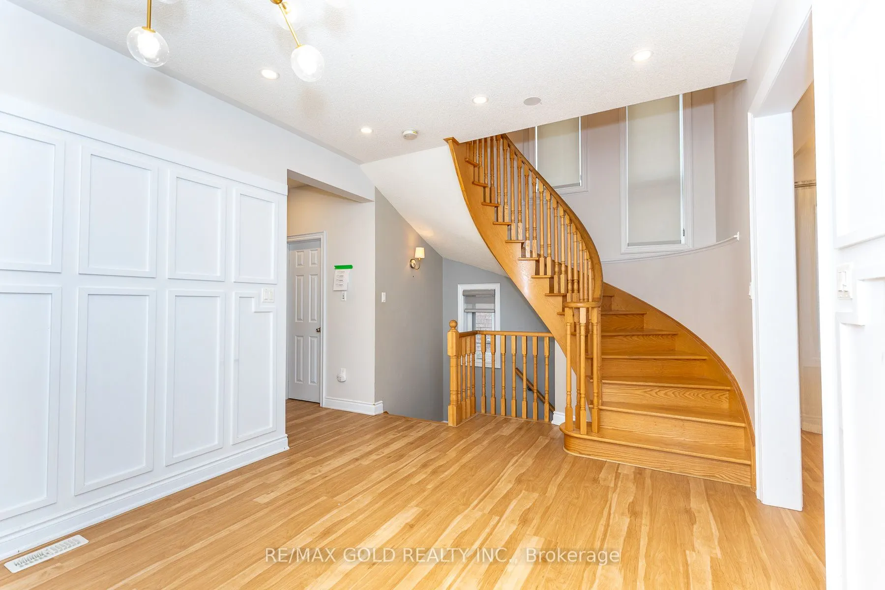 943 Transom Crescent
