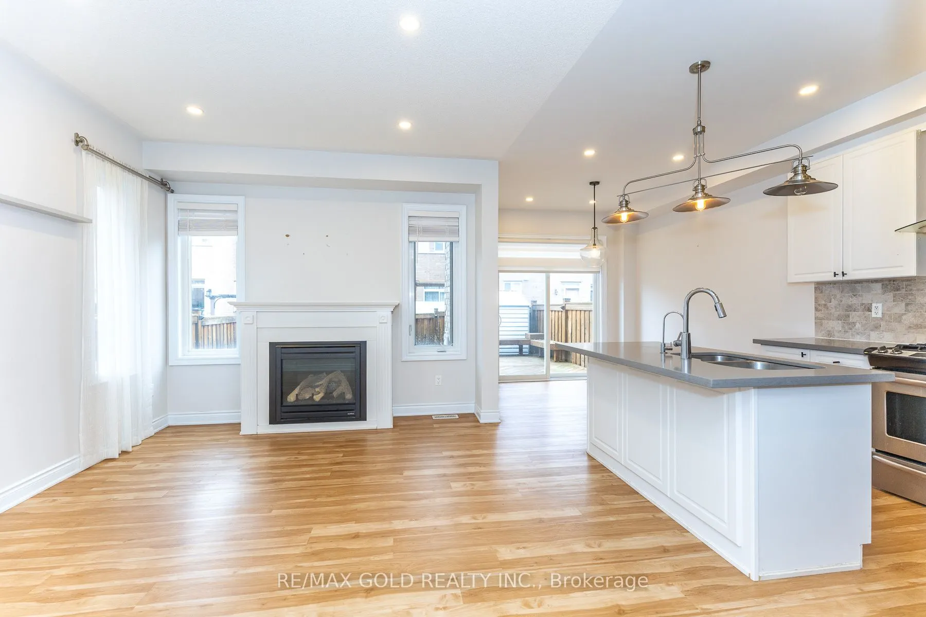 943 Transom Crescent