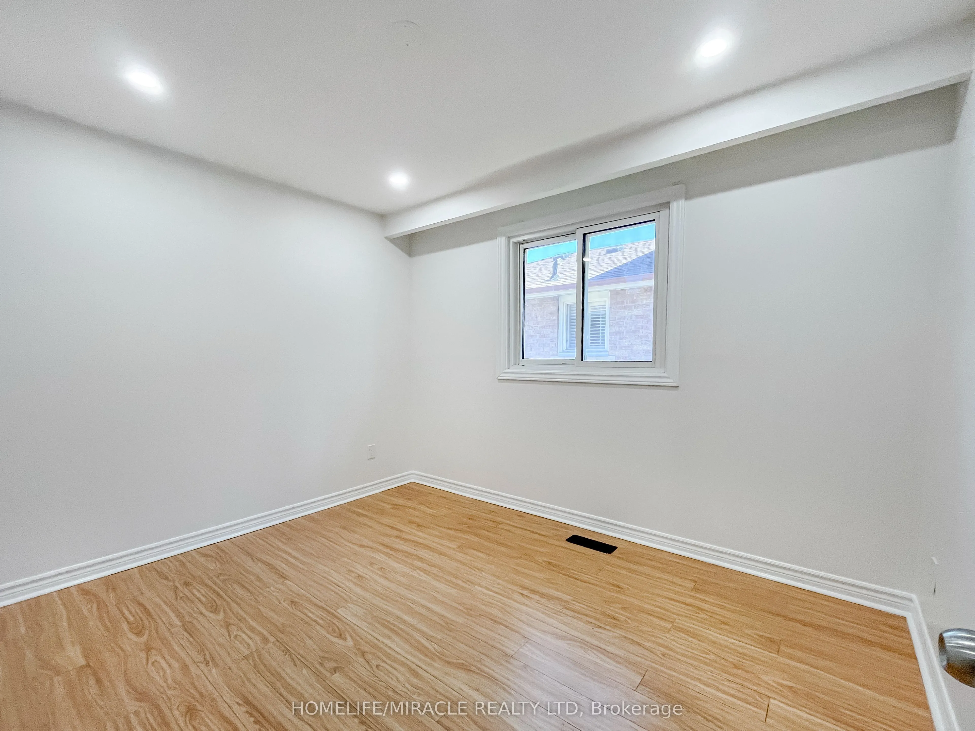 3485 Oakglade Crescent