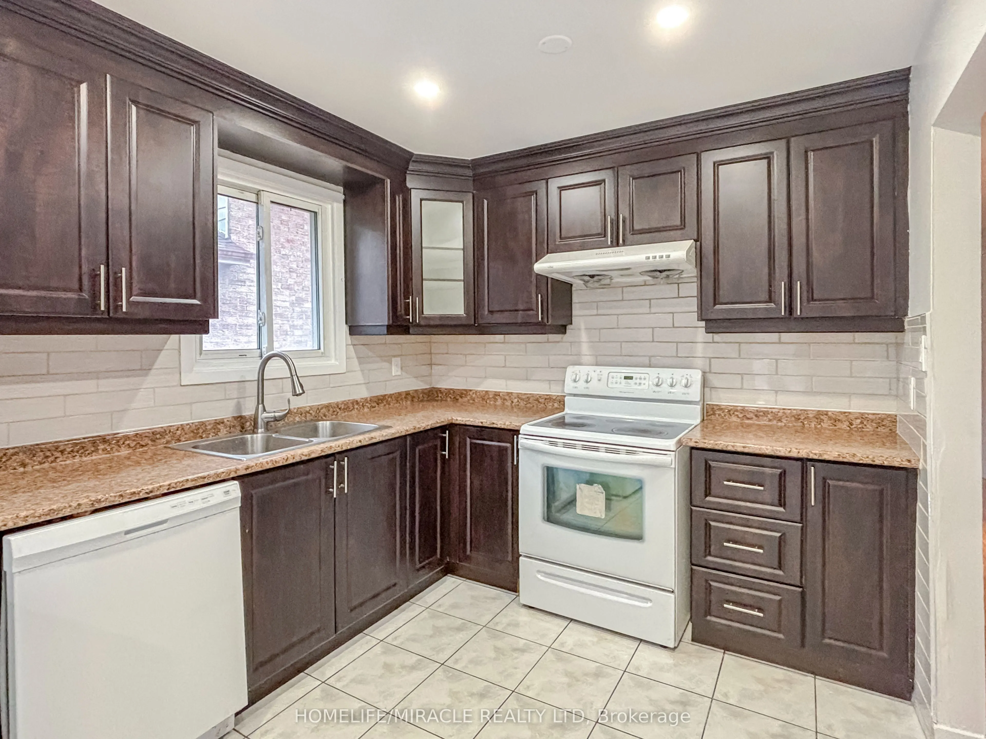 3485 Oakglade Crescent