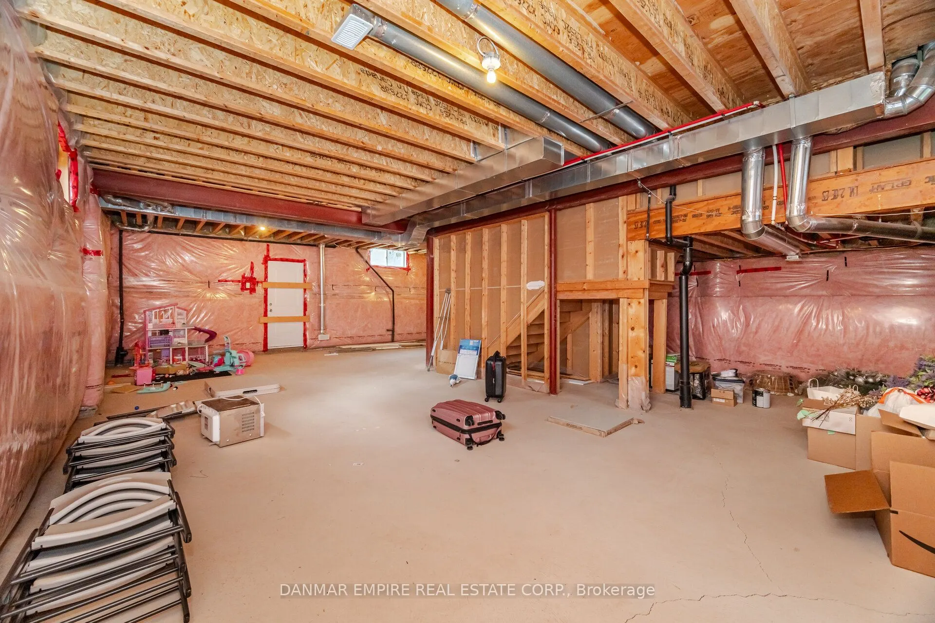 2118 Vineland Crescent