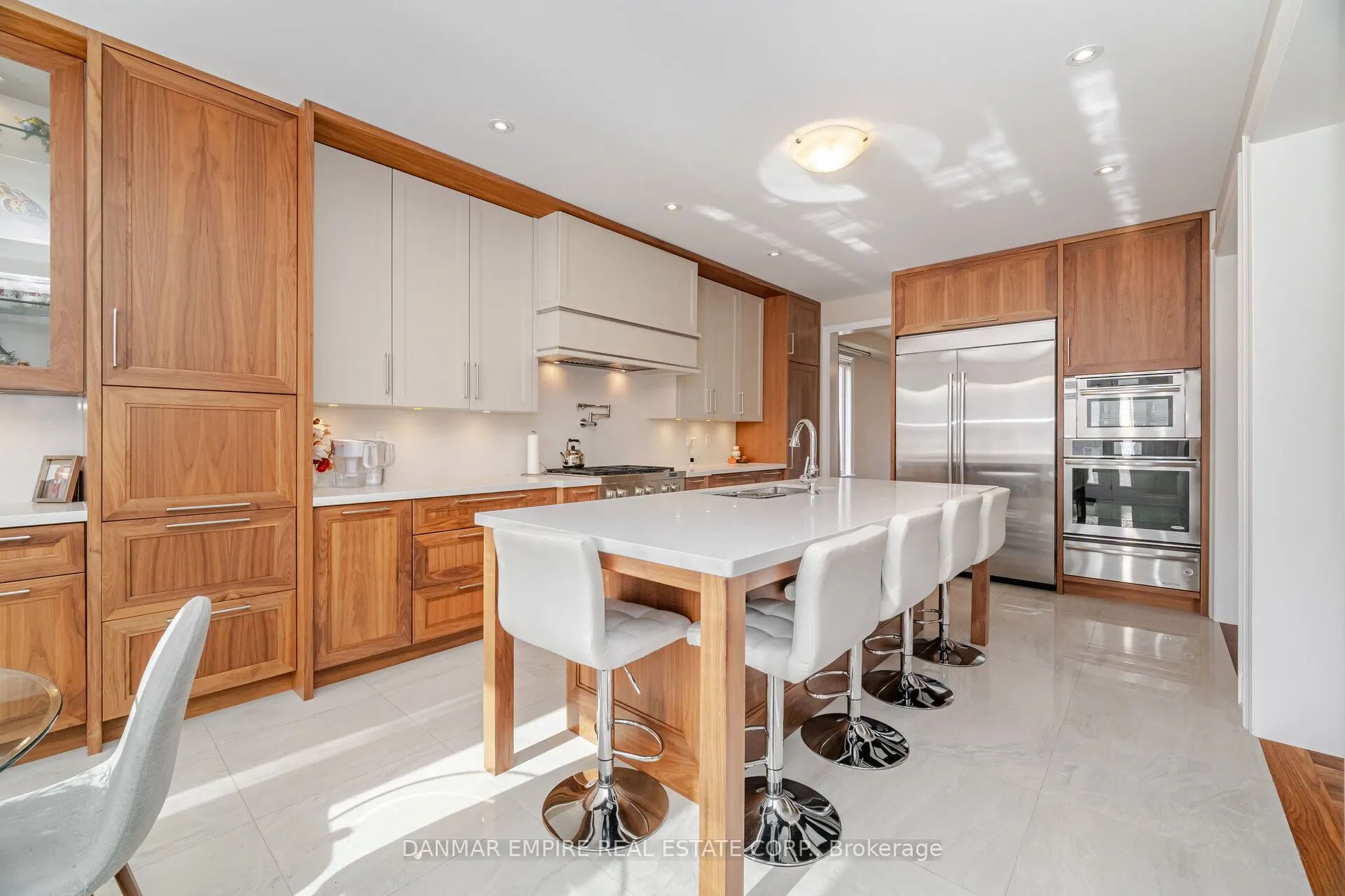 2118 Vineland Crescent
