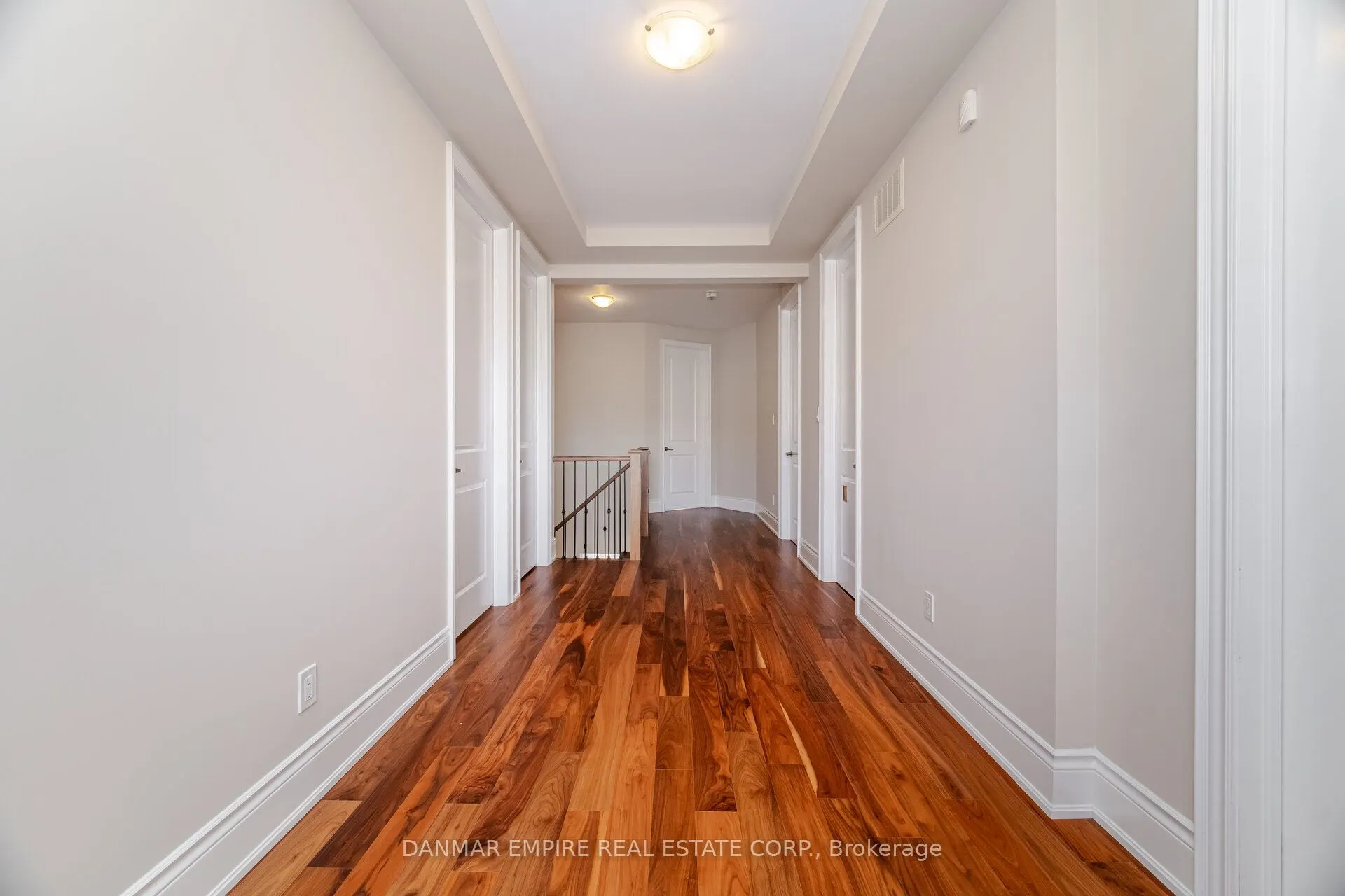 2118 Vineland Crescent