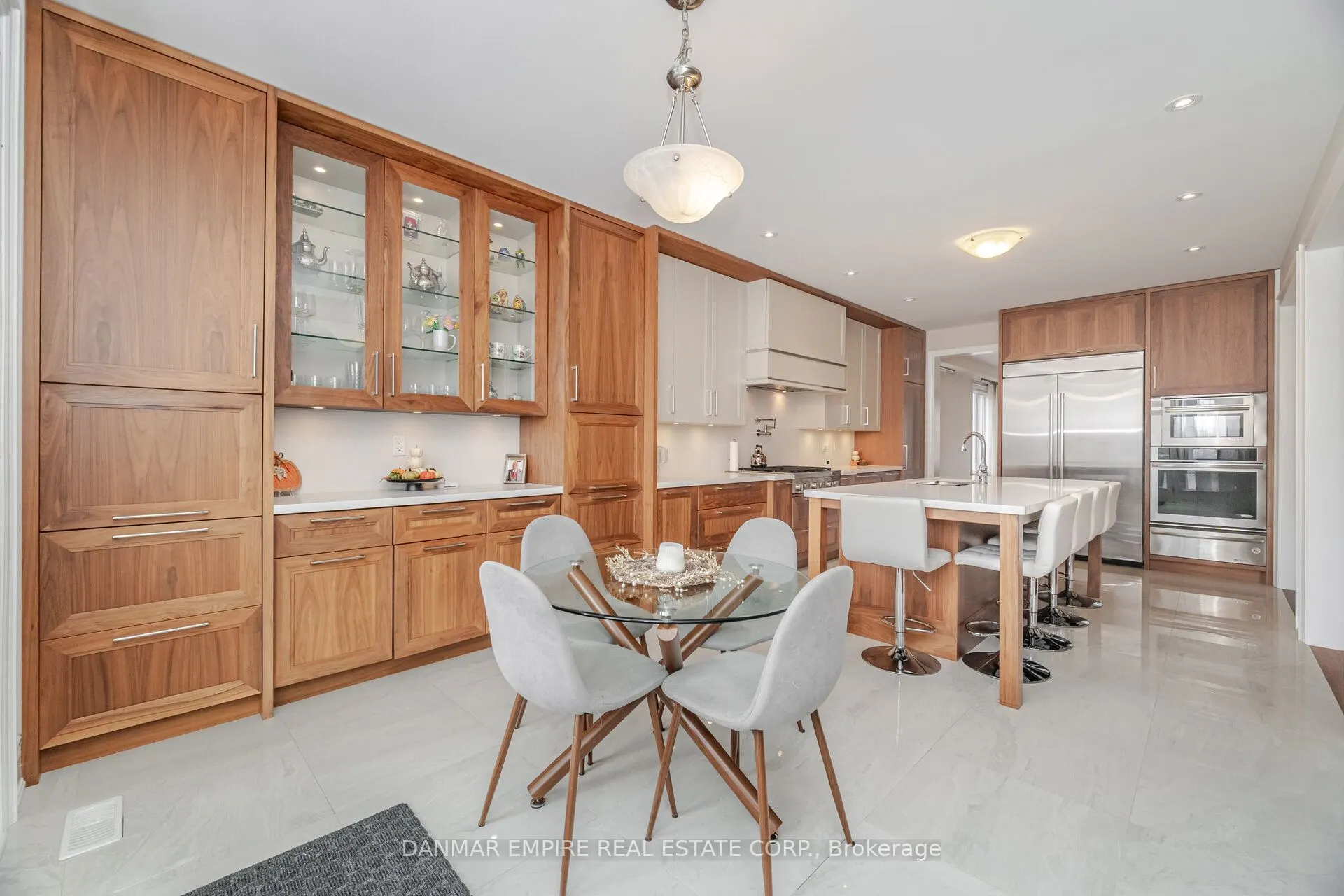 2118 Vineland Crescent