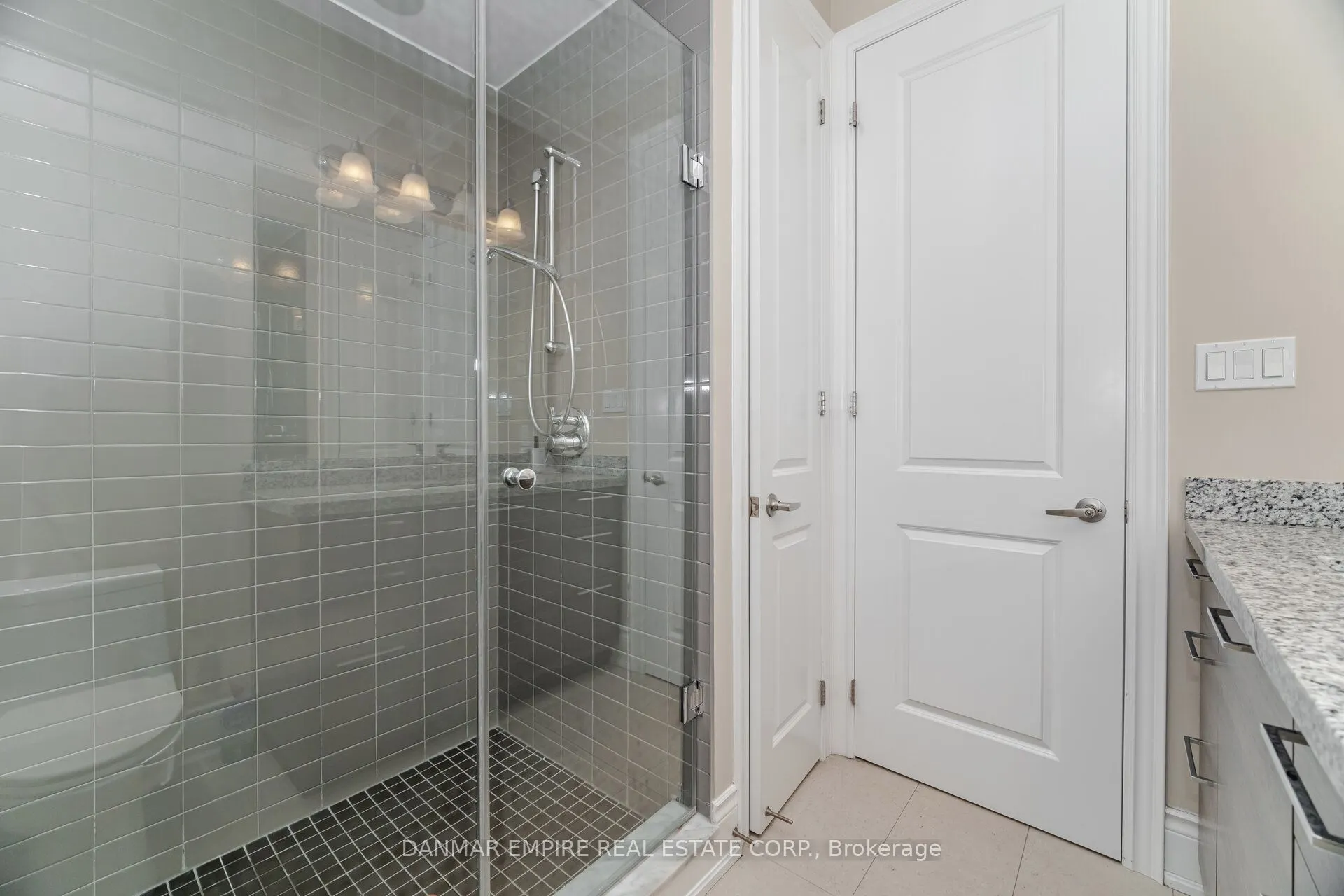 2118 Vineland Crescent