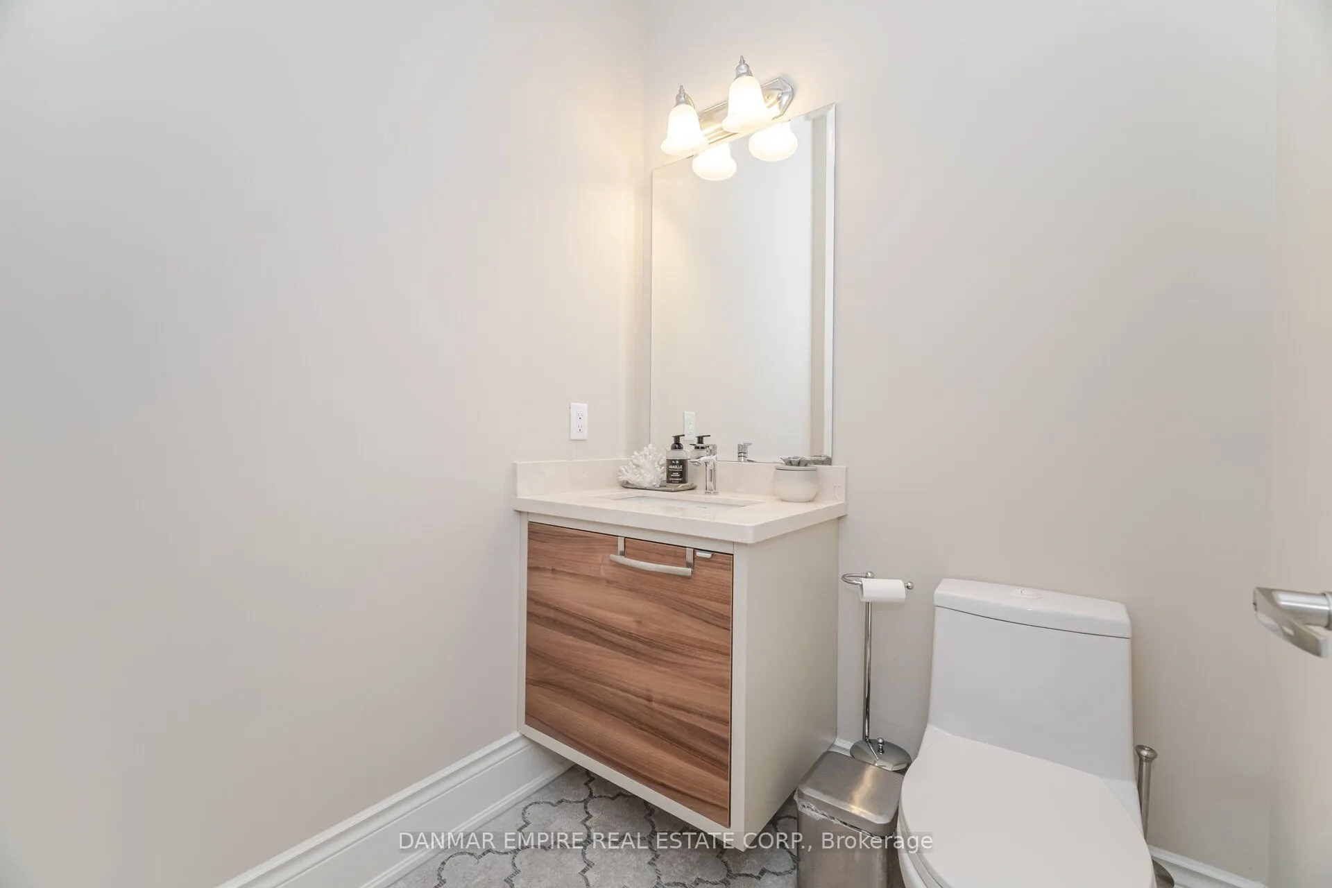 2118 Vineland Crescent