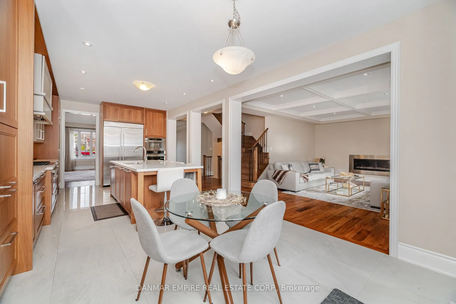 2118 Vineland Crescent