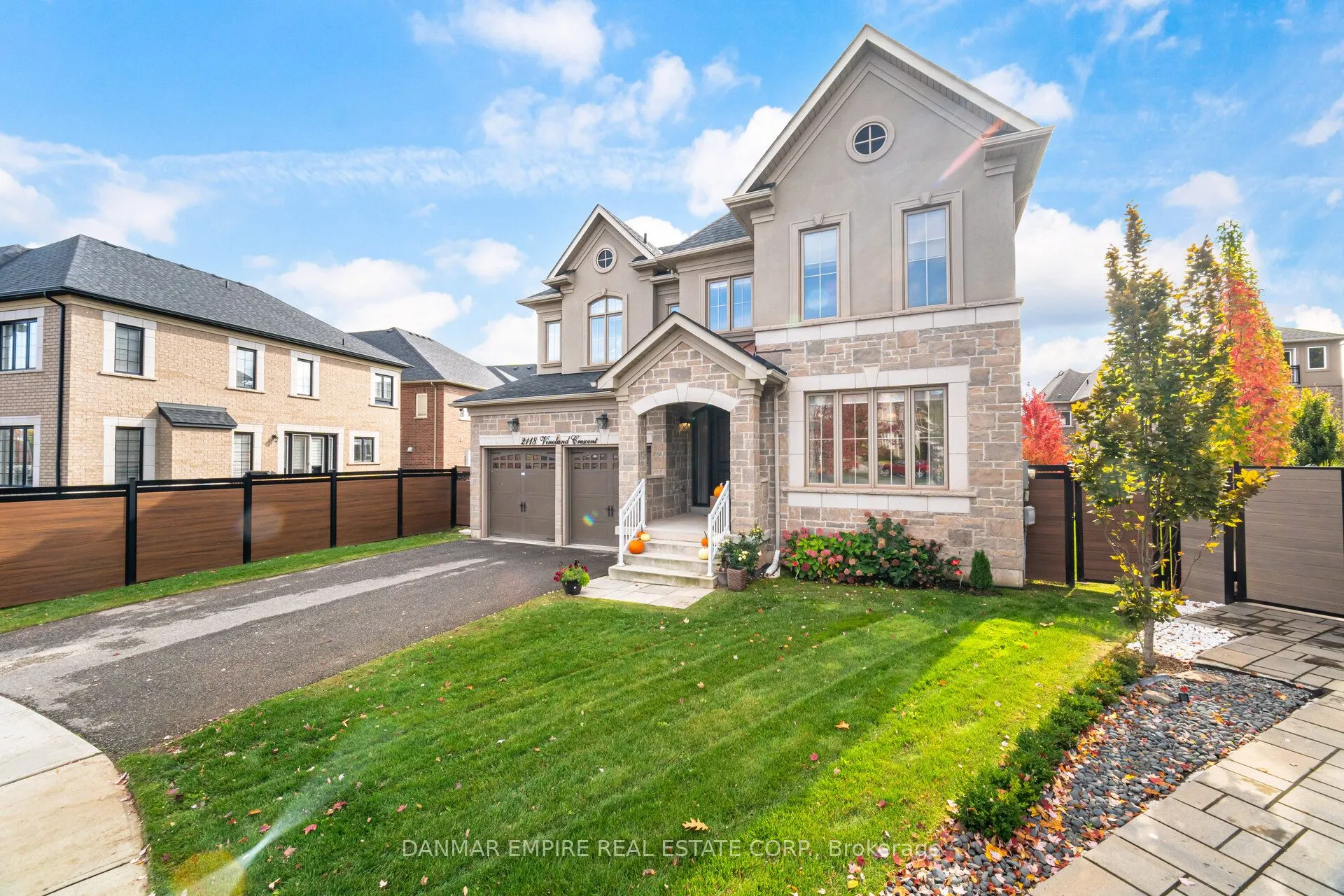 2118 Vineland Crescent