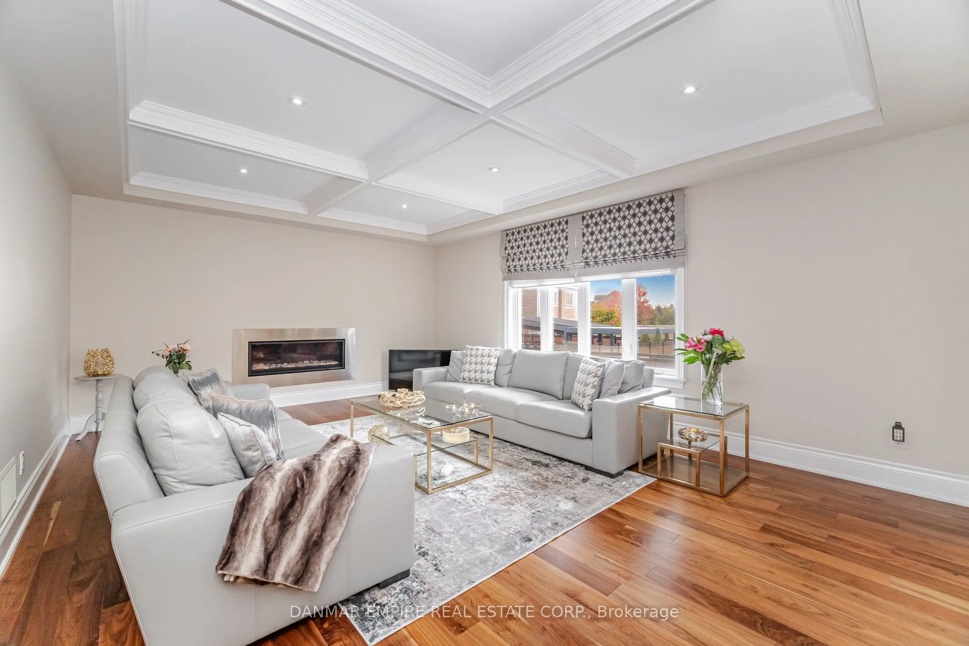 2118 Vineland Crescent