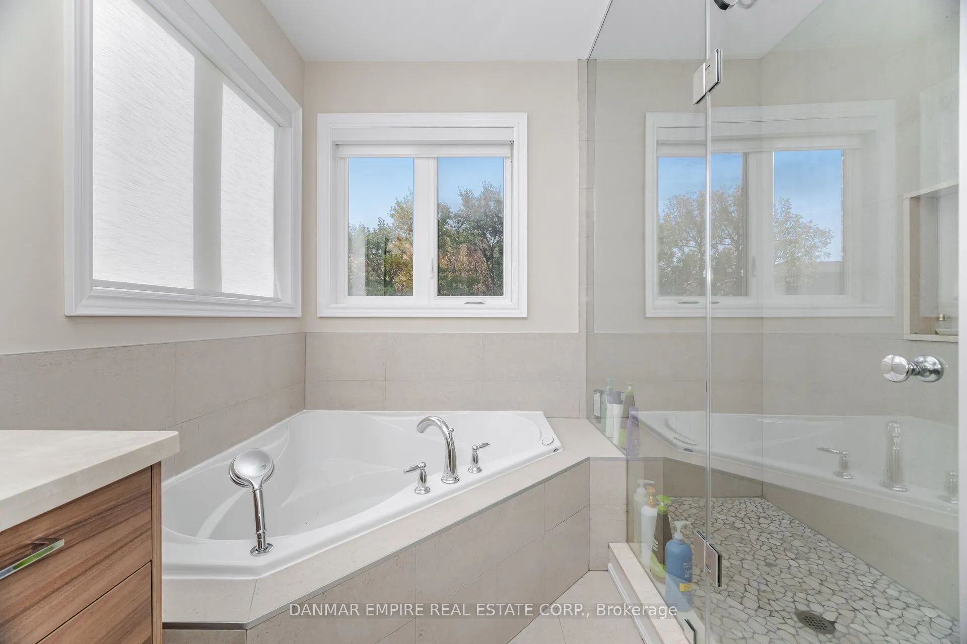 2118 Vineland Crescent