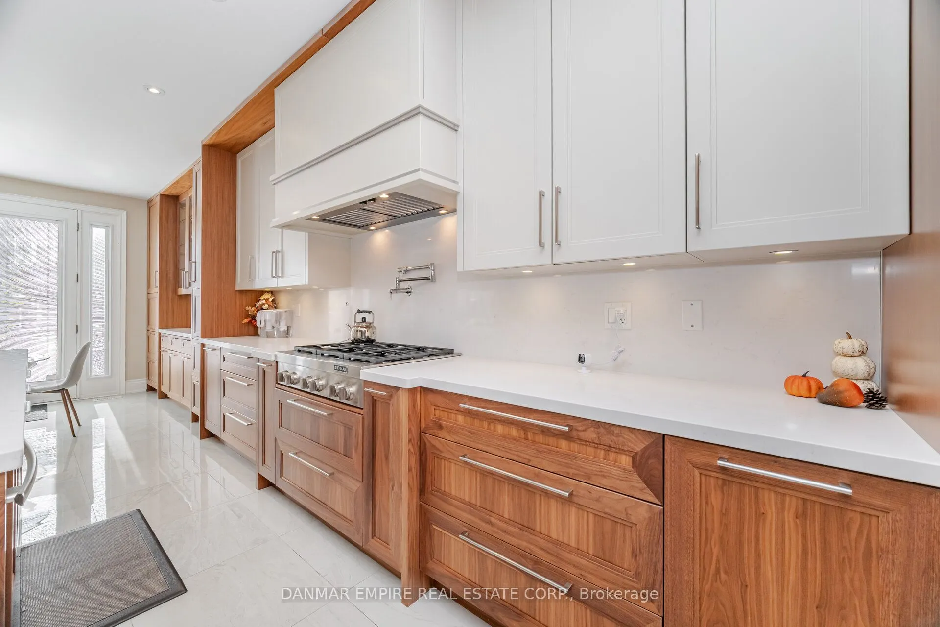 2118 Vineland Crescent